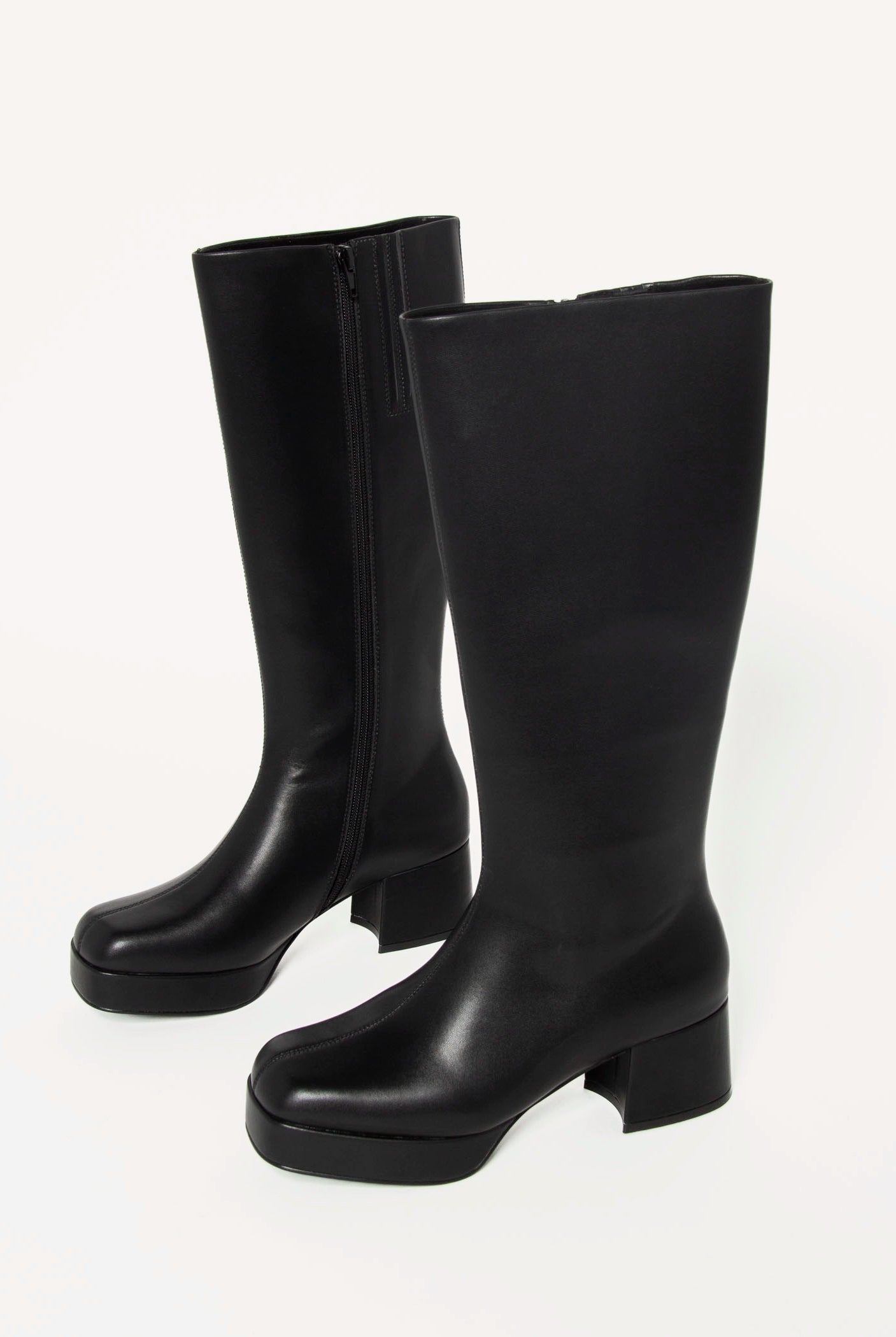 swatch_Black capacity knee high boot