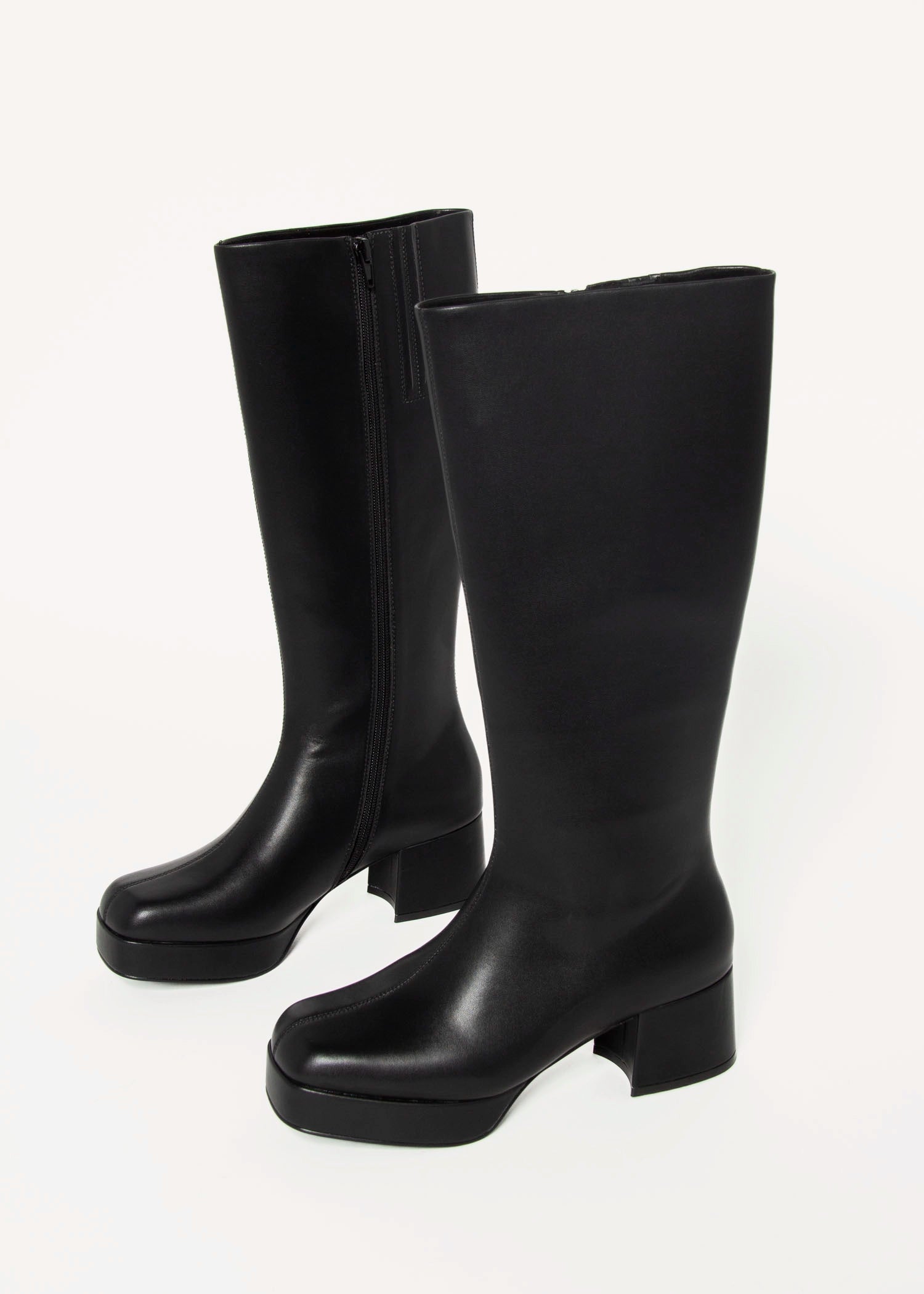 swatch_Black capacity knee high boot