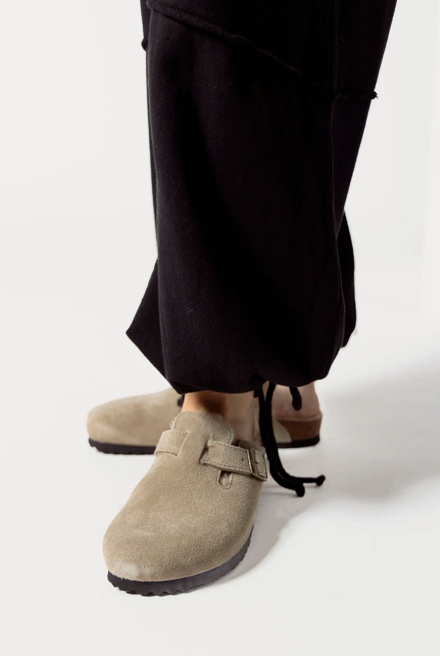 swatch_taupe suede boston shearling clog clogs