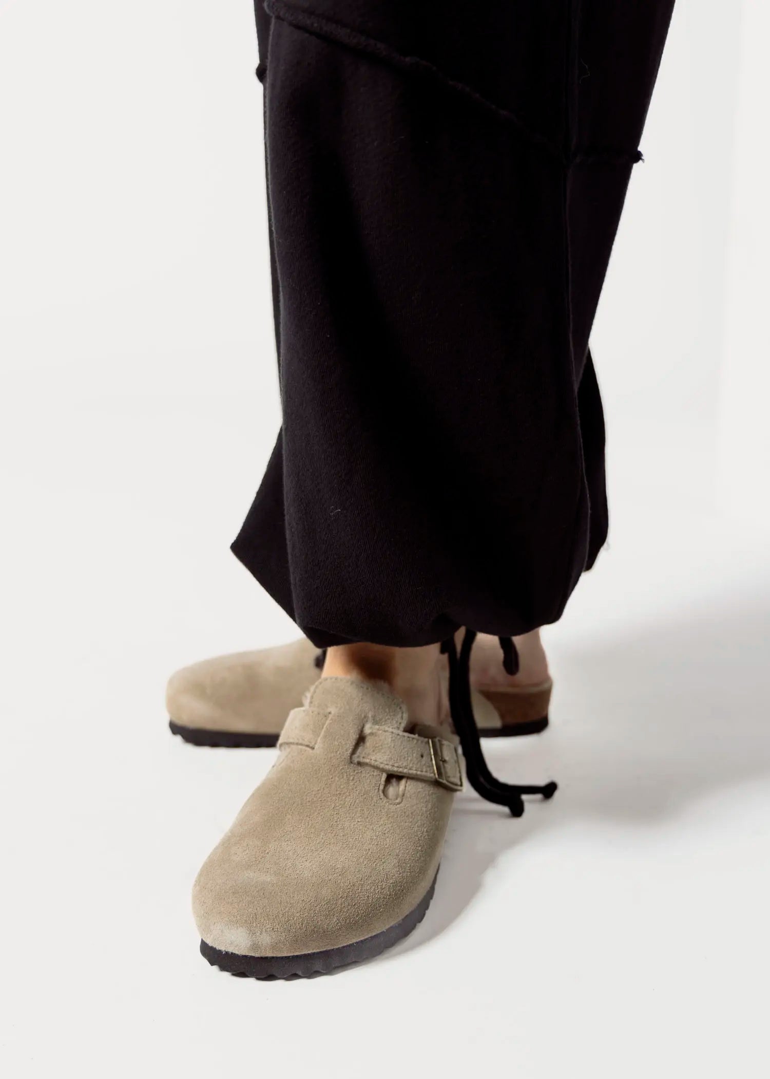 swatch_taupe suede boston shearling clog clogs