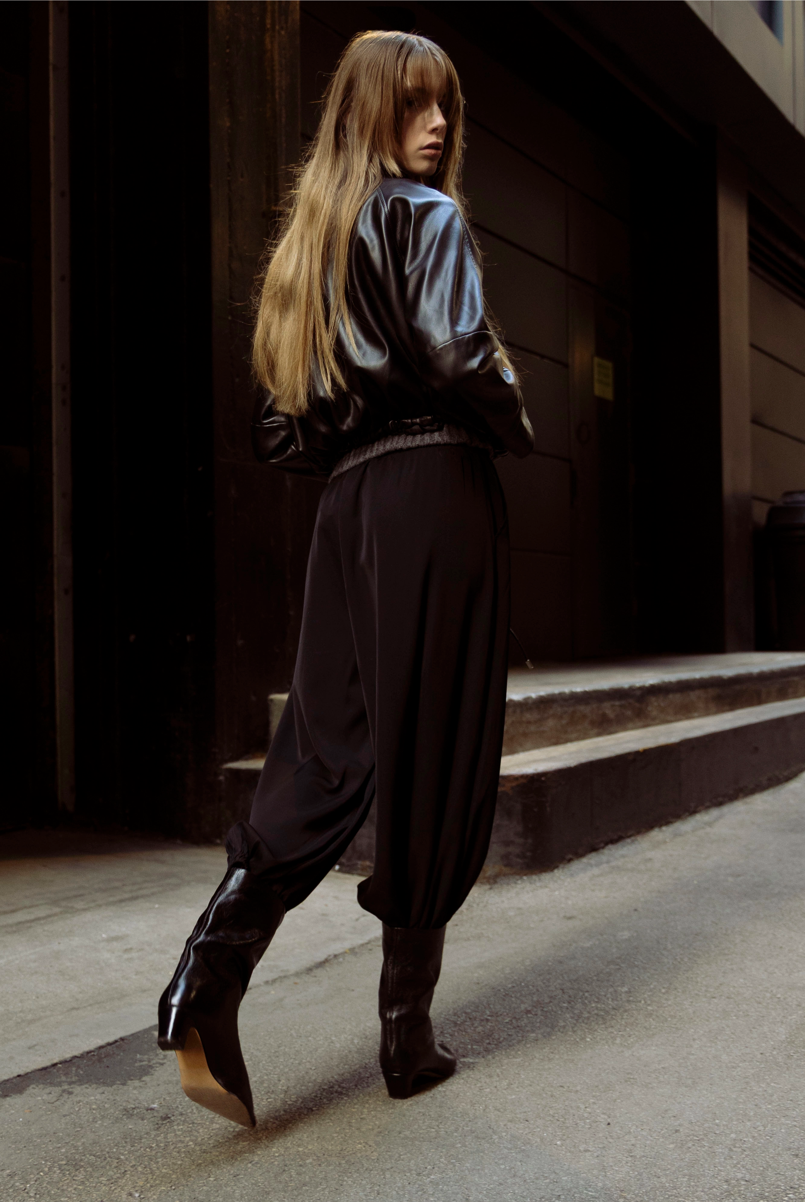 swatch_Black balloon pants