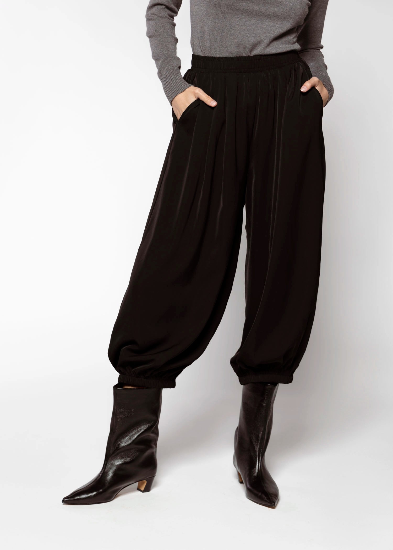 swatch_Black balloon pants