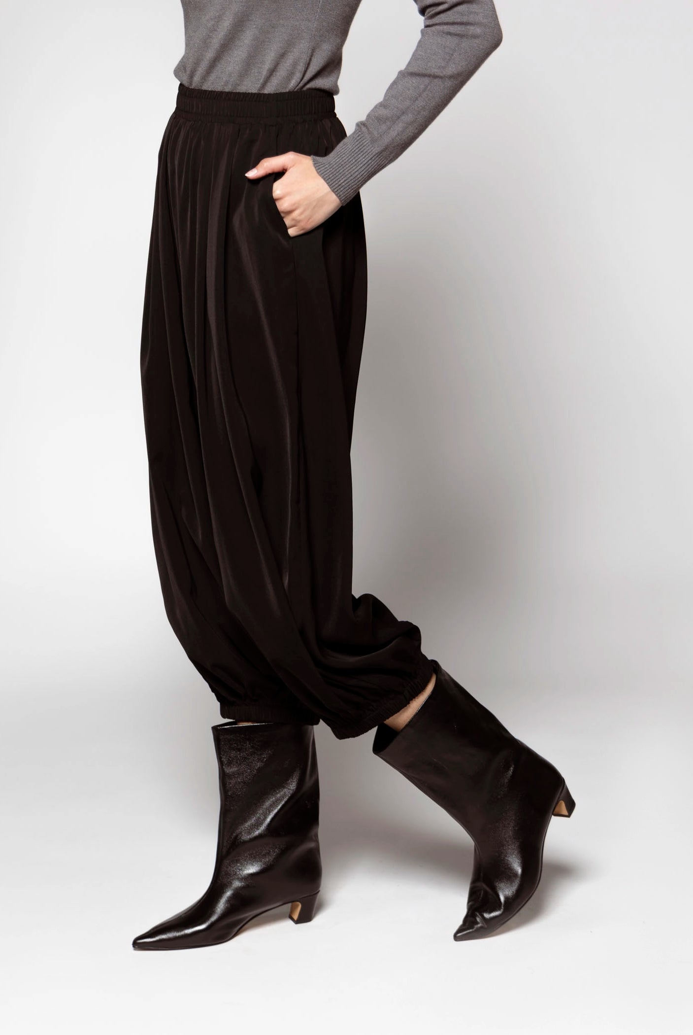 swatch_Black balloon pants