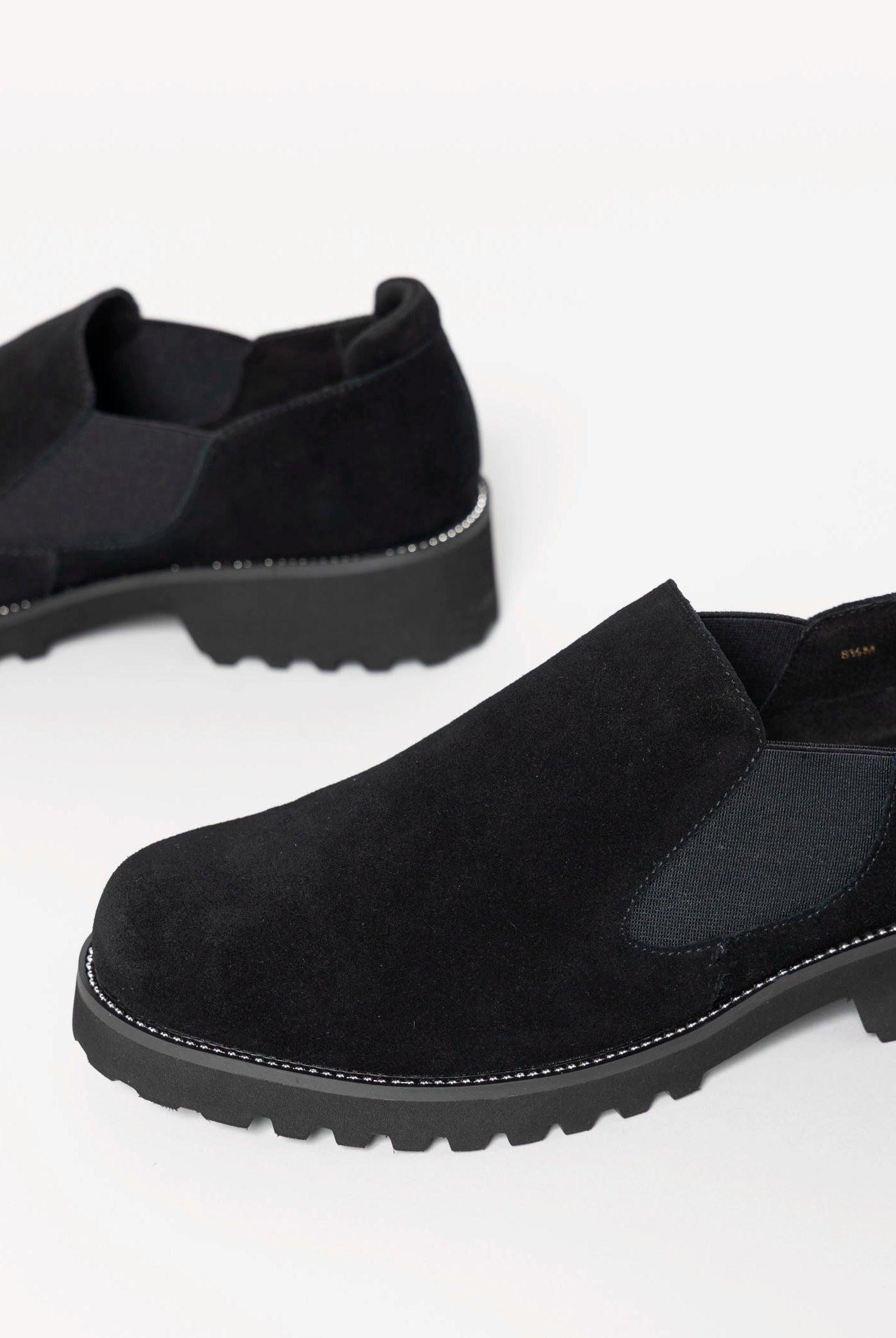 swatch_Black Suede zivana water resistant oxford