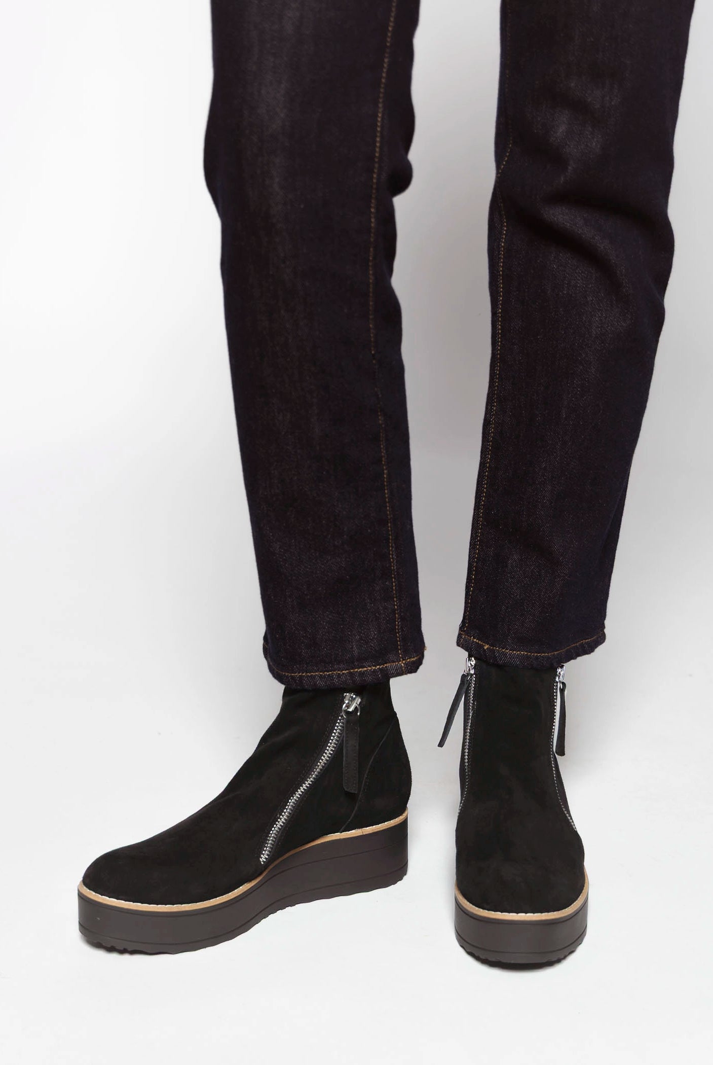 swatch_Black Suede nene platform boot