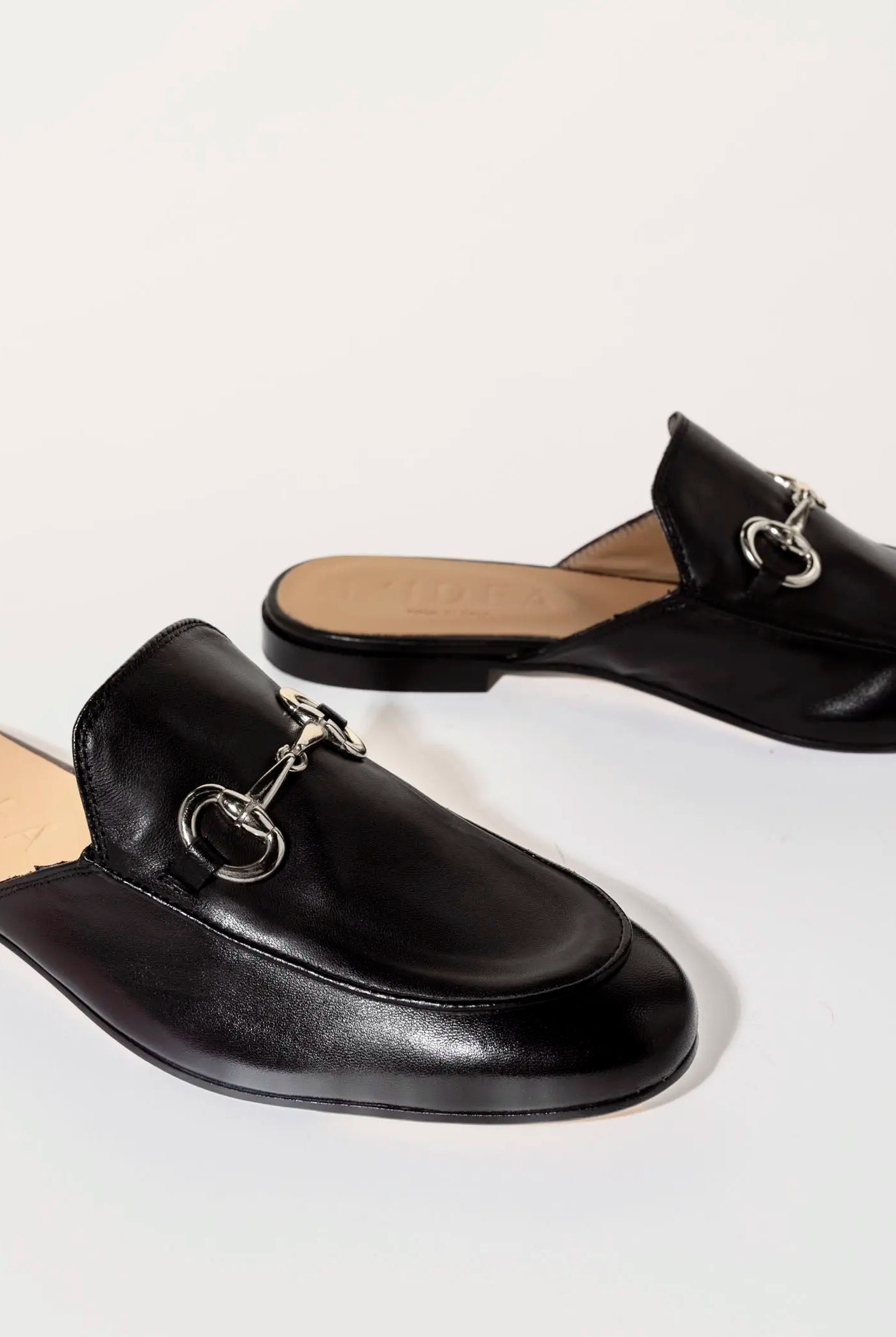 swatch_black leather leather mule with bit flat shoes