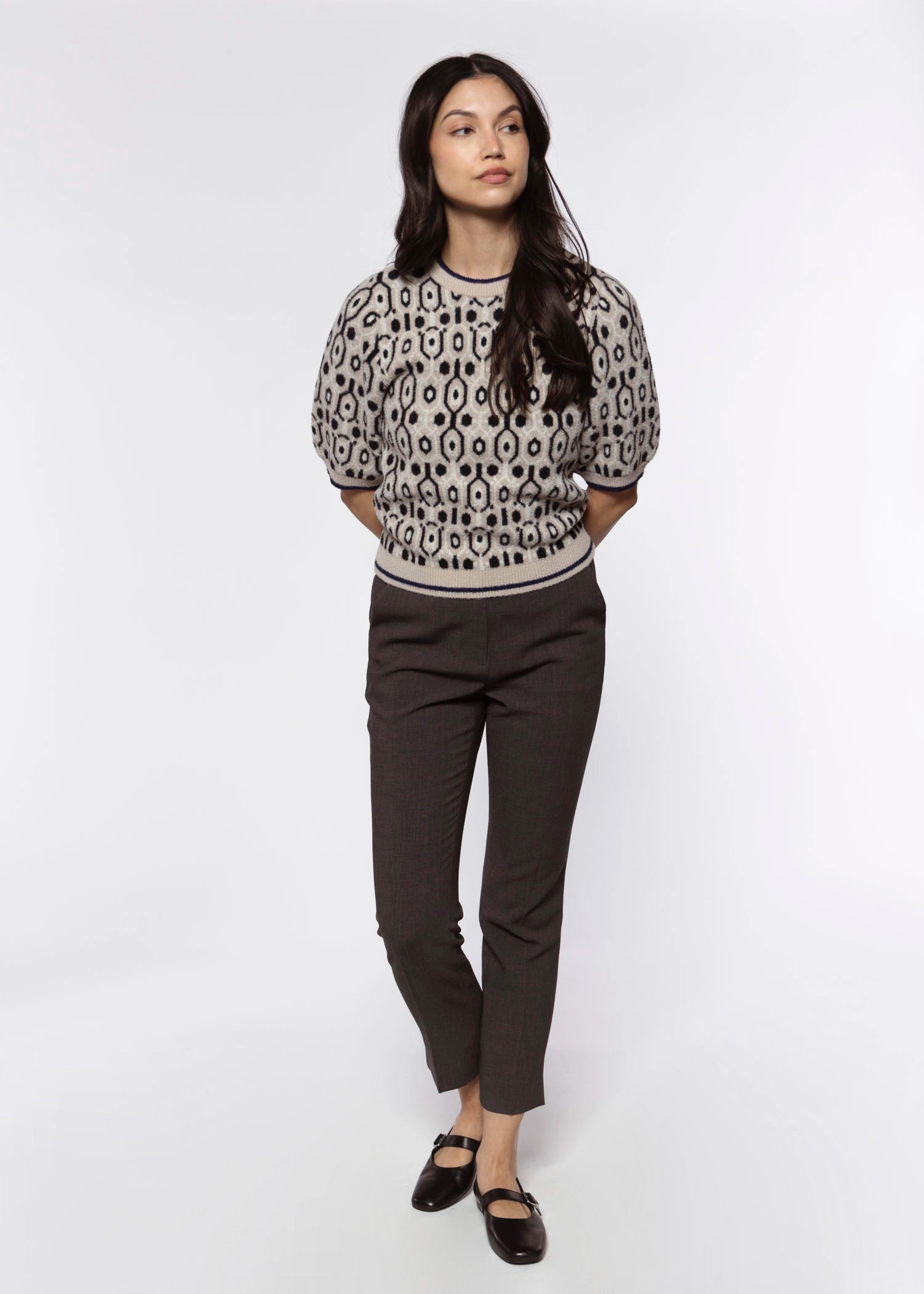 swatch_Black/Beige short sleeve sweater