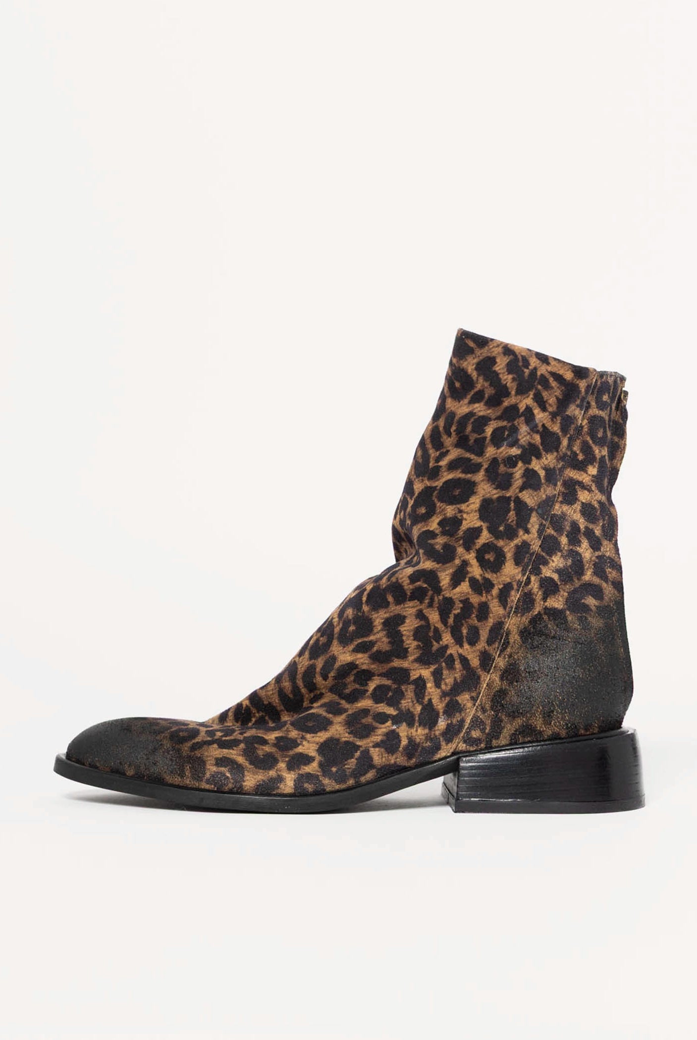 swatch_Leopard suede ankle boot