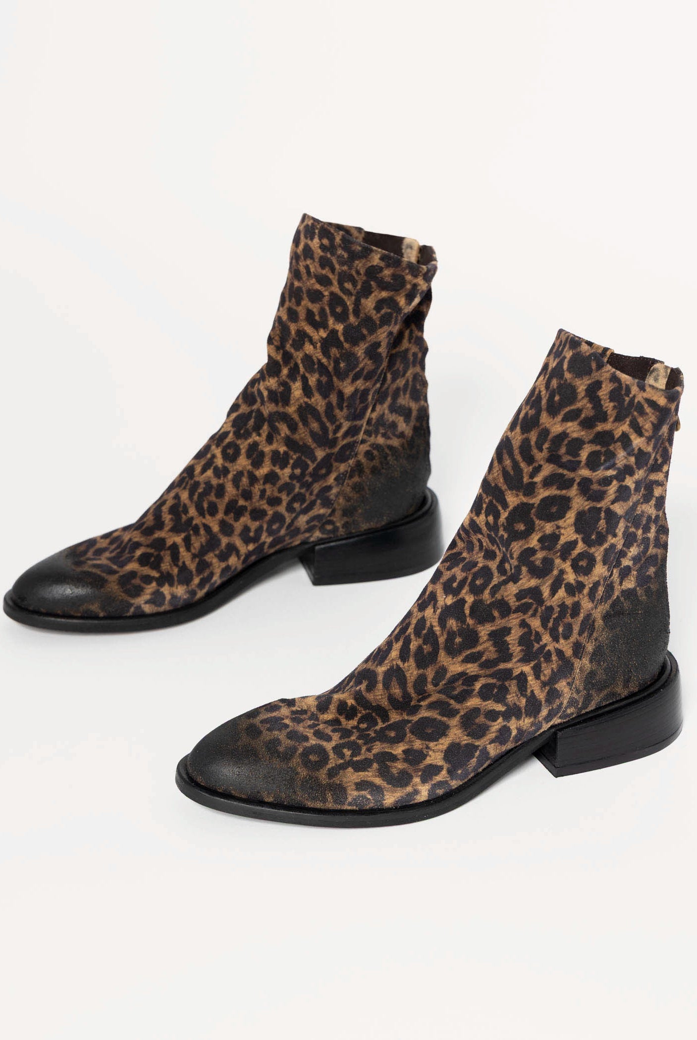 swatch_Leopard suede ankle boot