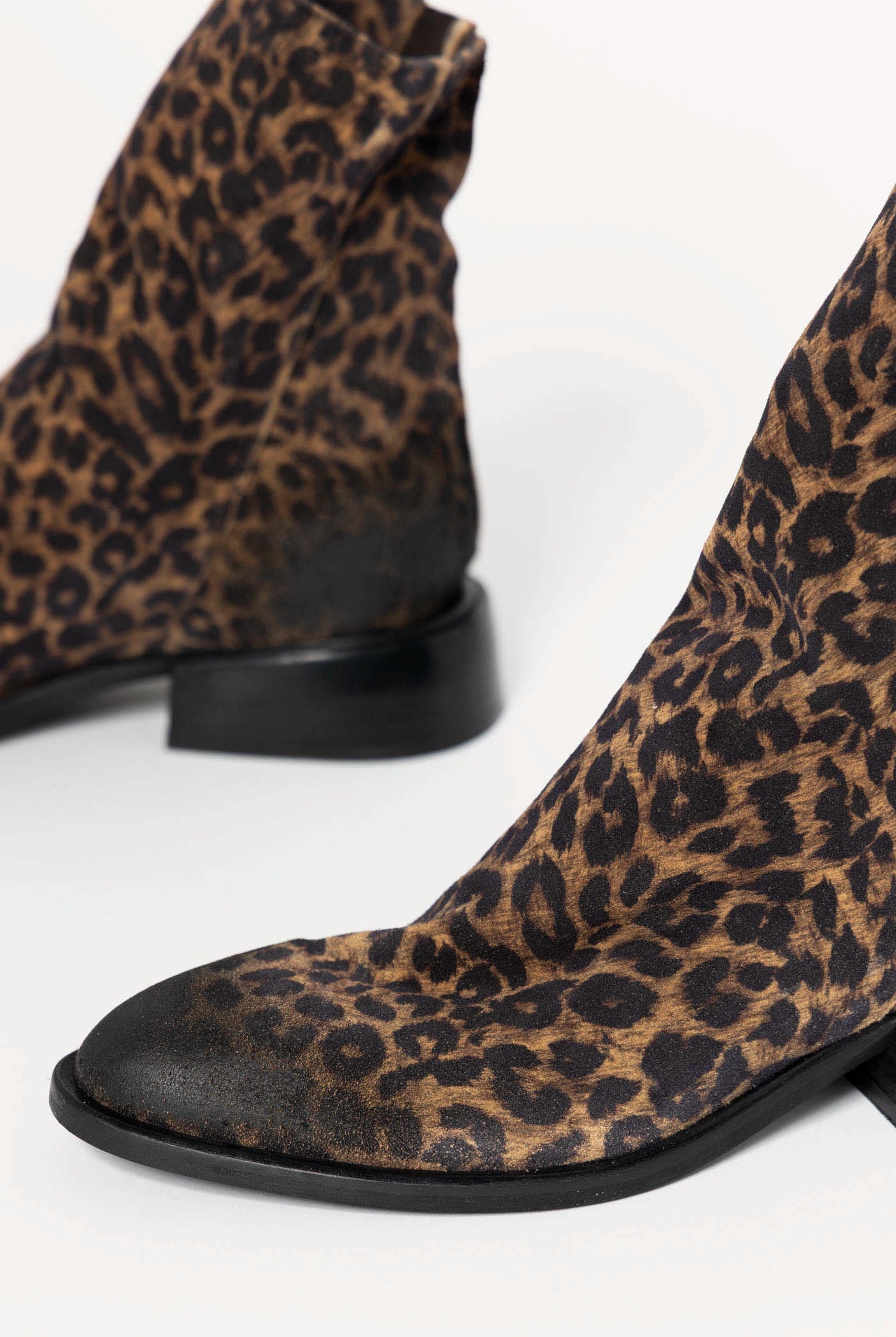swatch_Leopard suede ankle boot