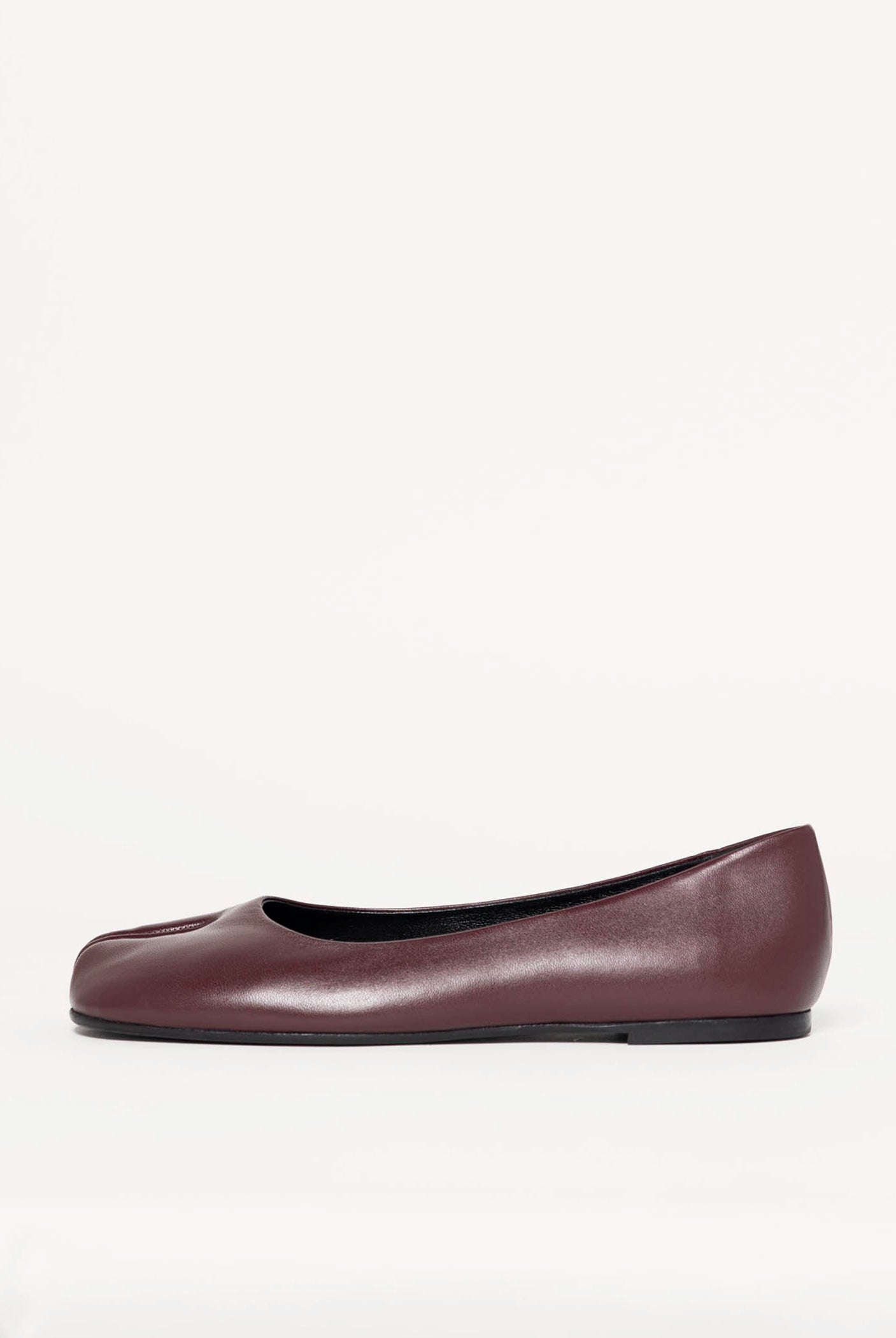 swatch_Wine Leather tabi flat