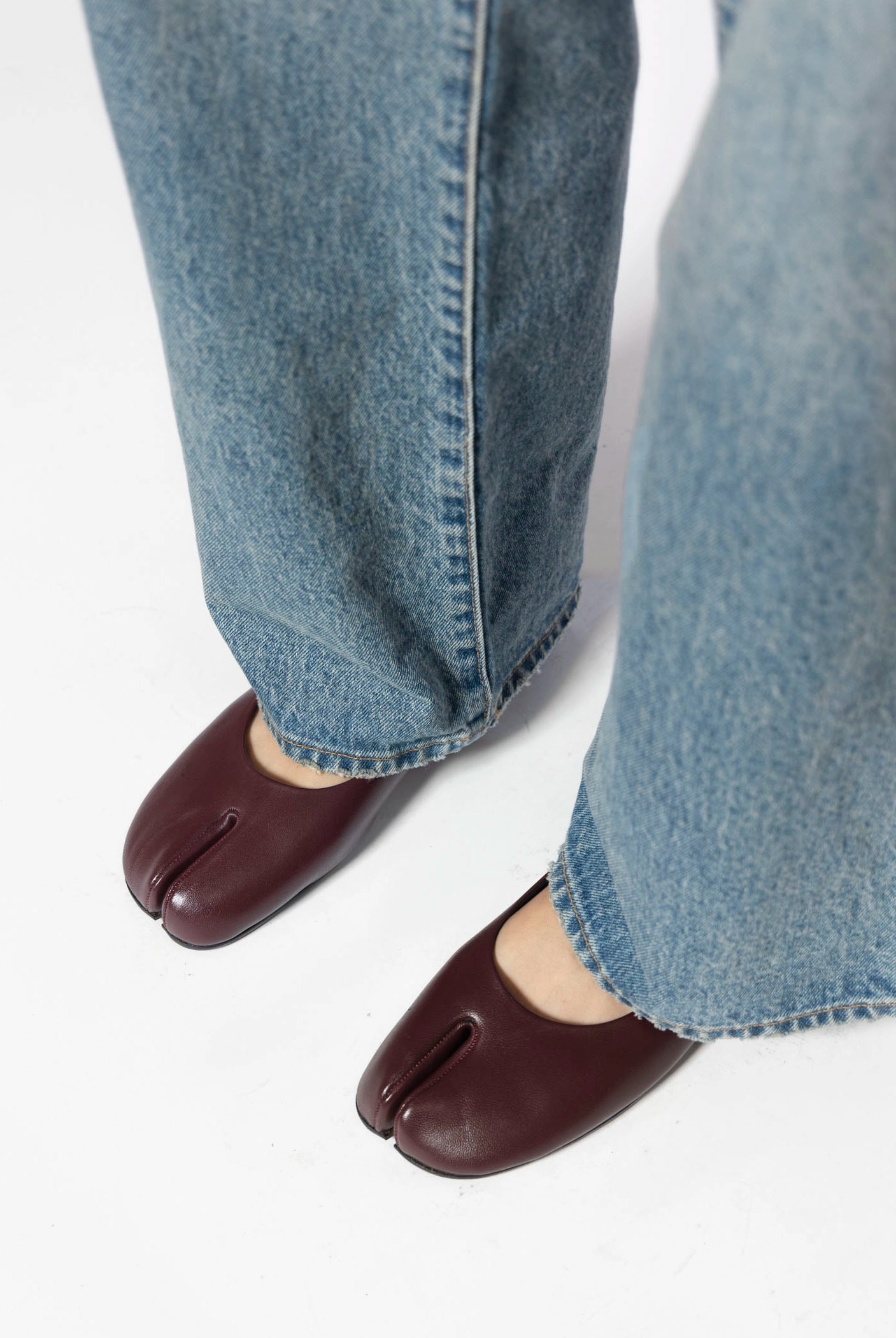 swatch_Wine Leather tabi flat