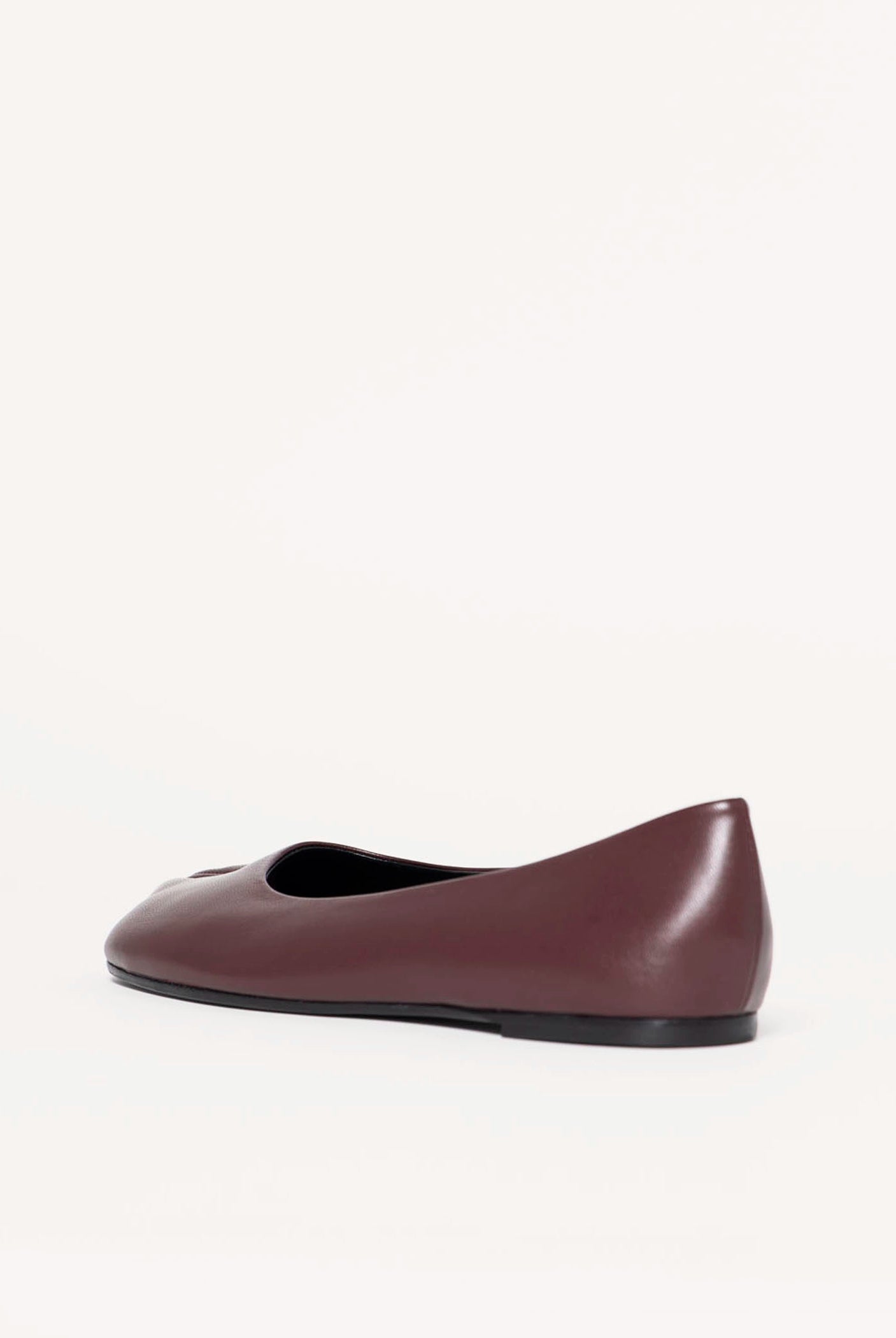 swatch_Wine Leather tabi flat