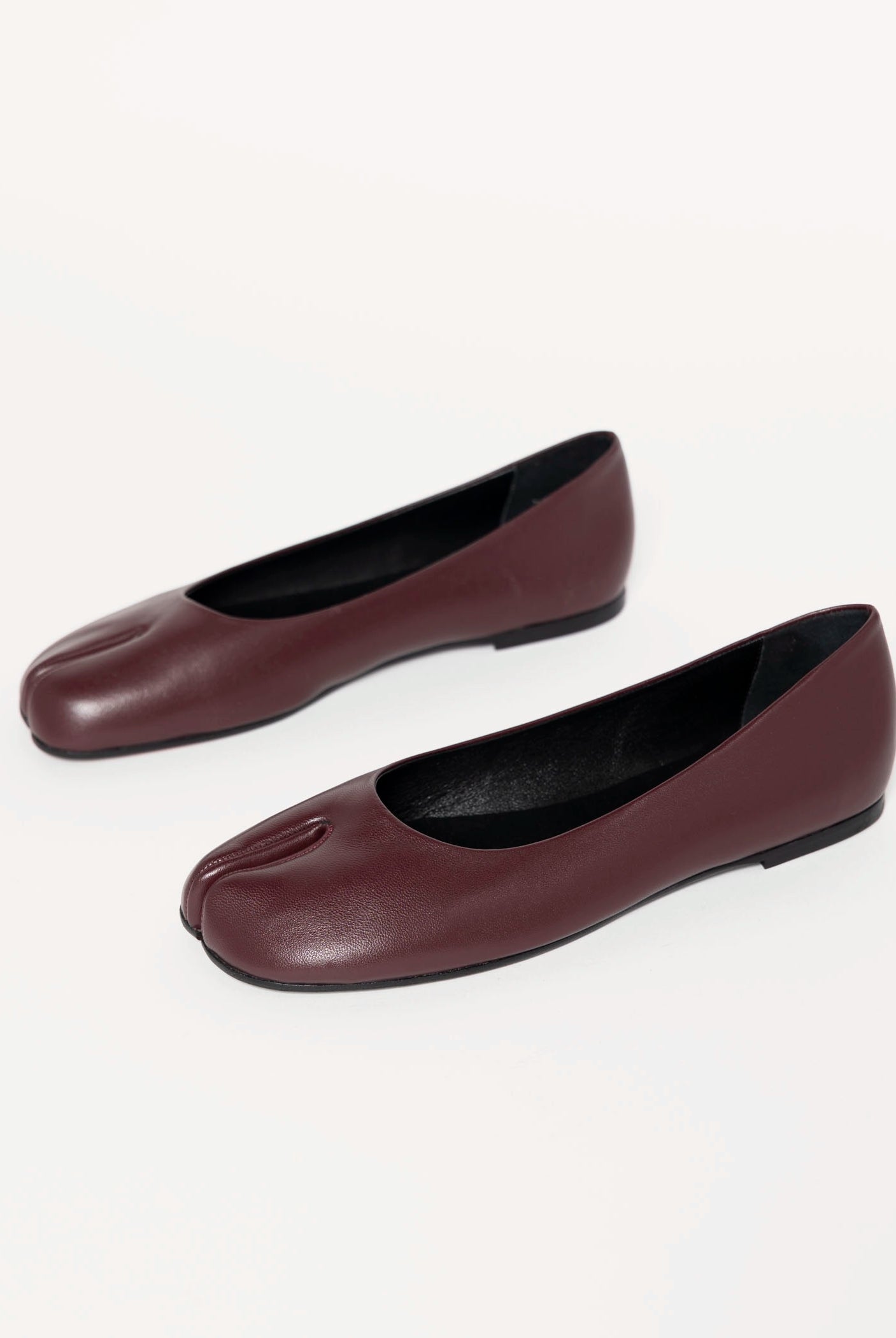 swatch_Wine Leather tabi flat