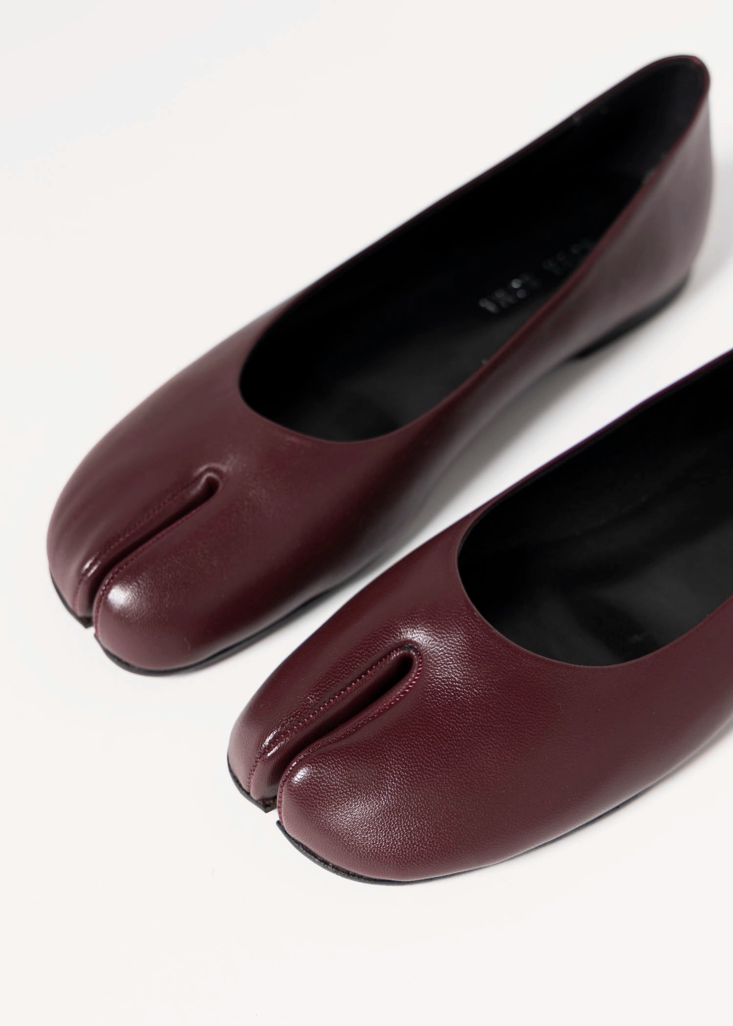 swatch_Wine Leather tabi flat