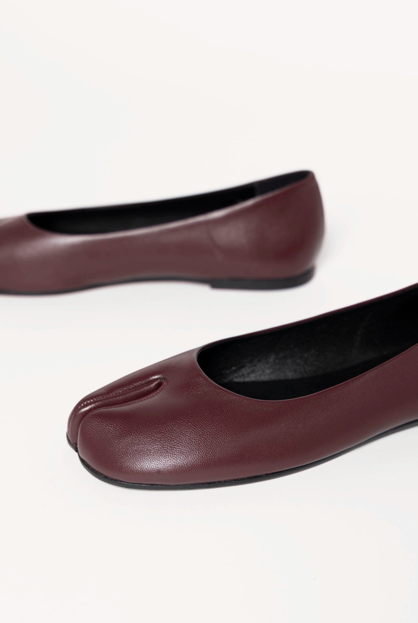 swatch_Wine Leather tabi flat