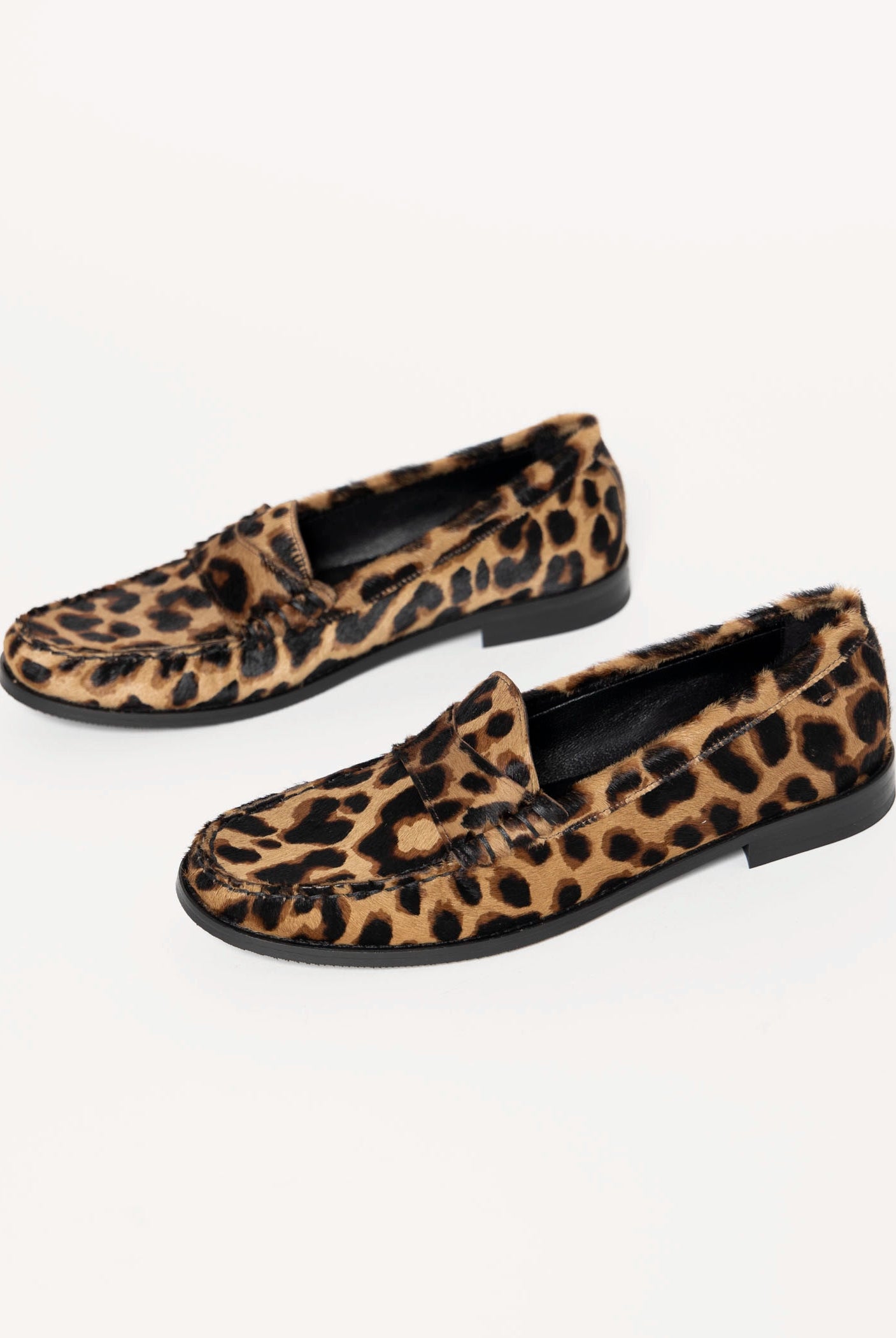 swatch_Leopard Haircalf penny loafer