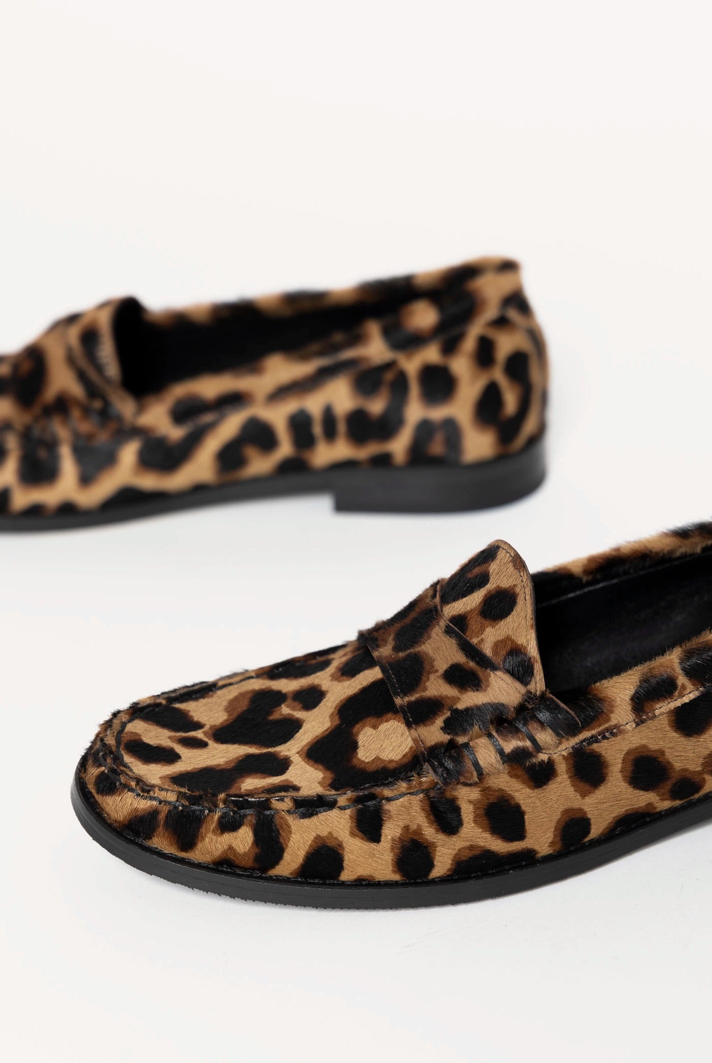 swatch_Leopard Haircalf penny loafer