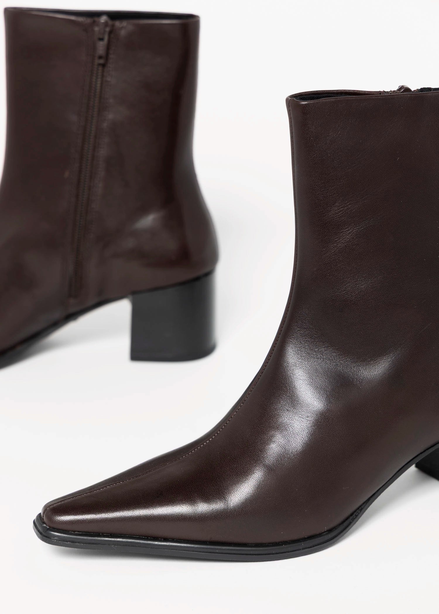 swatch_Brown Leather giselle ankle boots