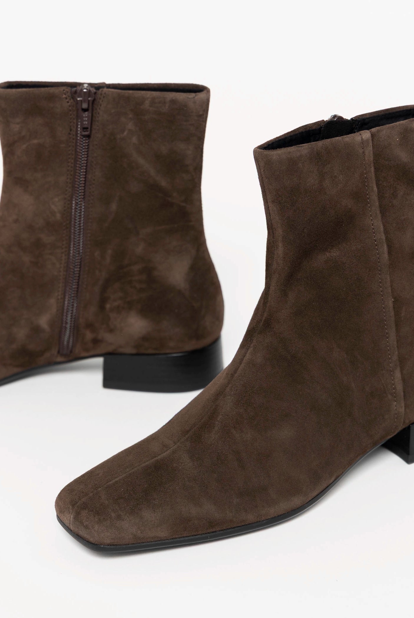 swatch_Chocolate Suede mona boot vagabond shoes