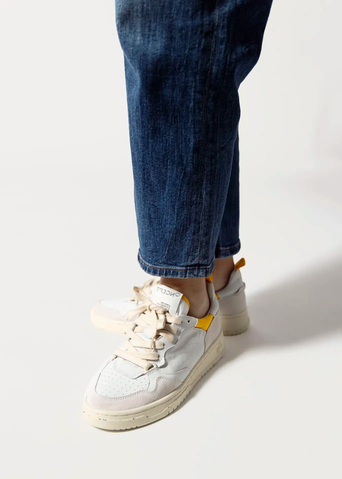 swatch_White/Cloud phoenix sneaker