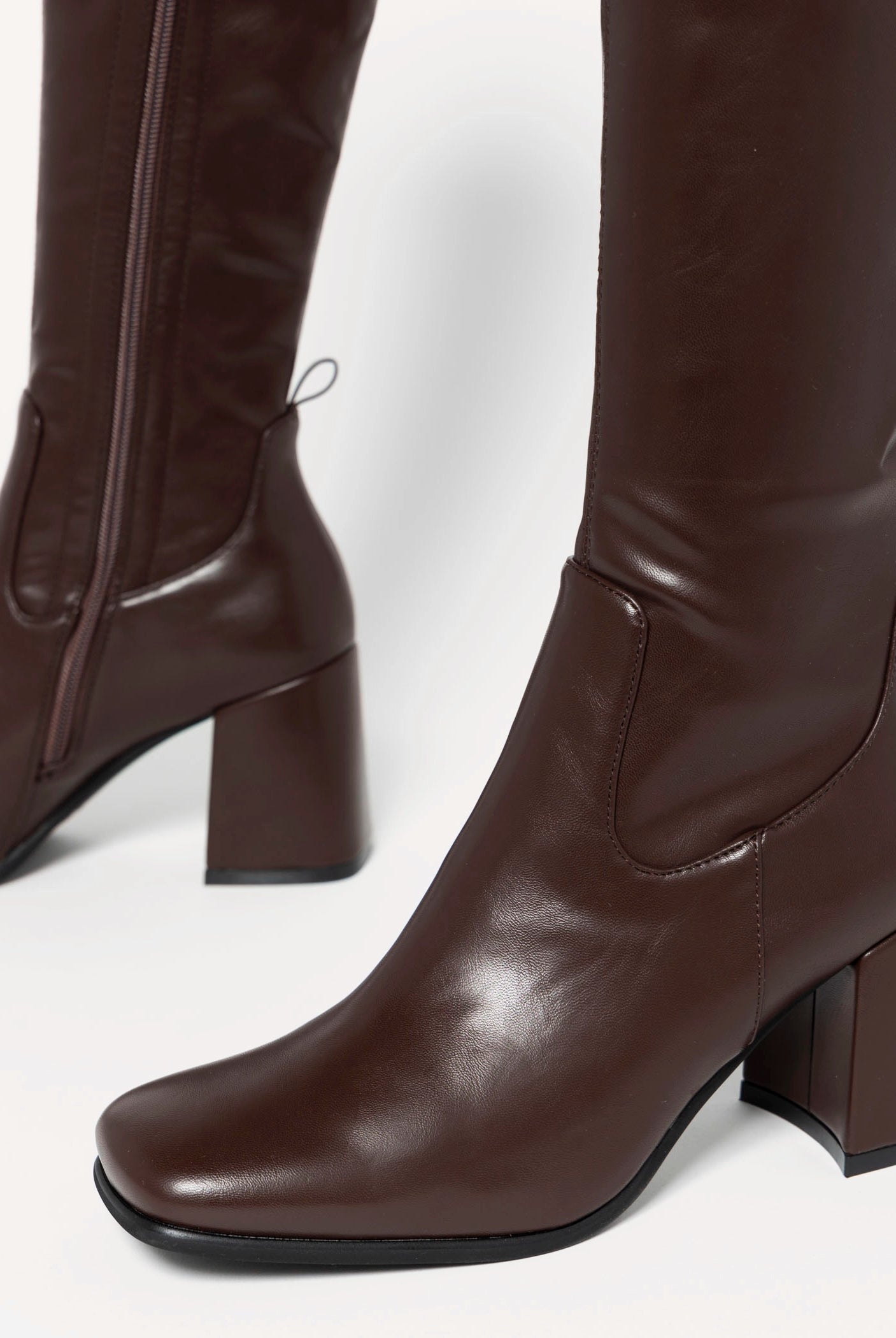 swatch_Coffee hot lava knee high boot