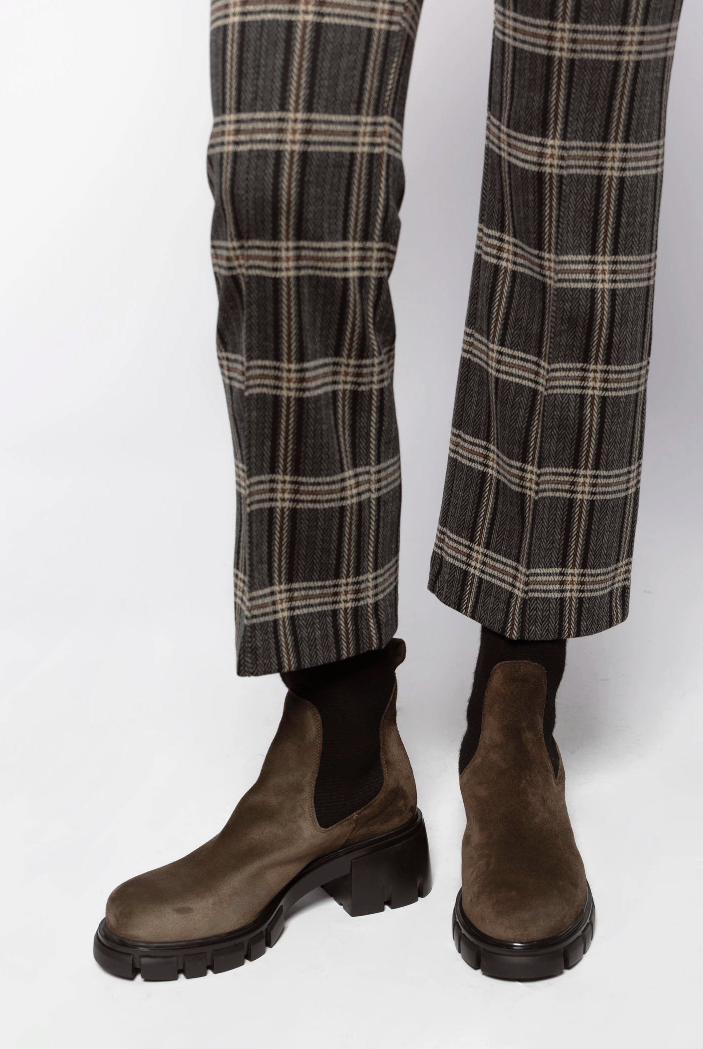 swatch_Chocolate Suede lug sole chelsea boot