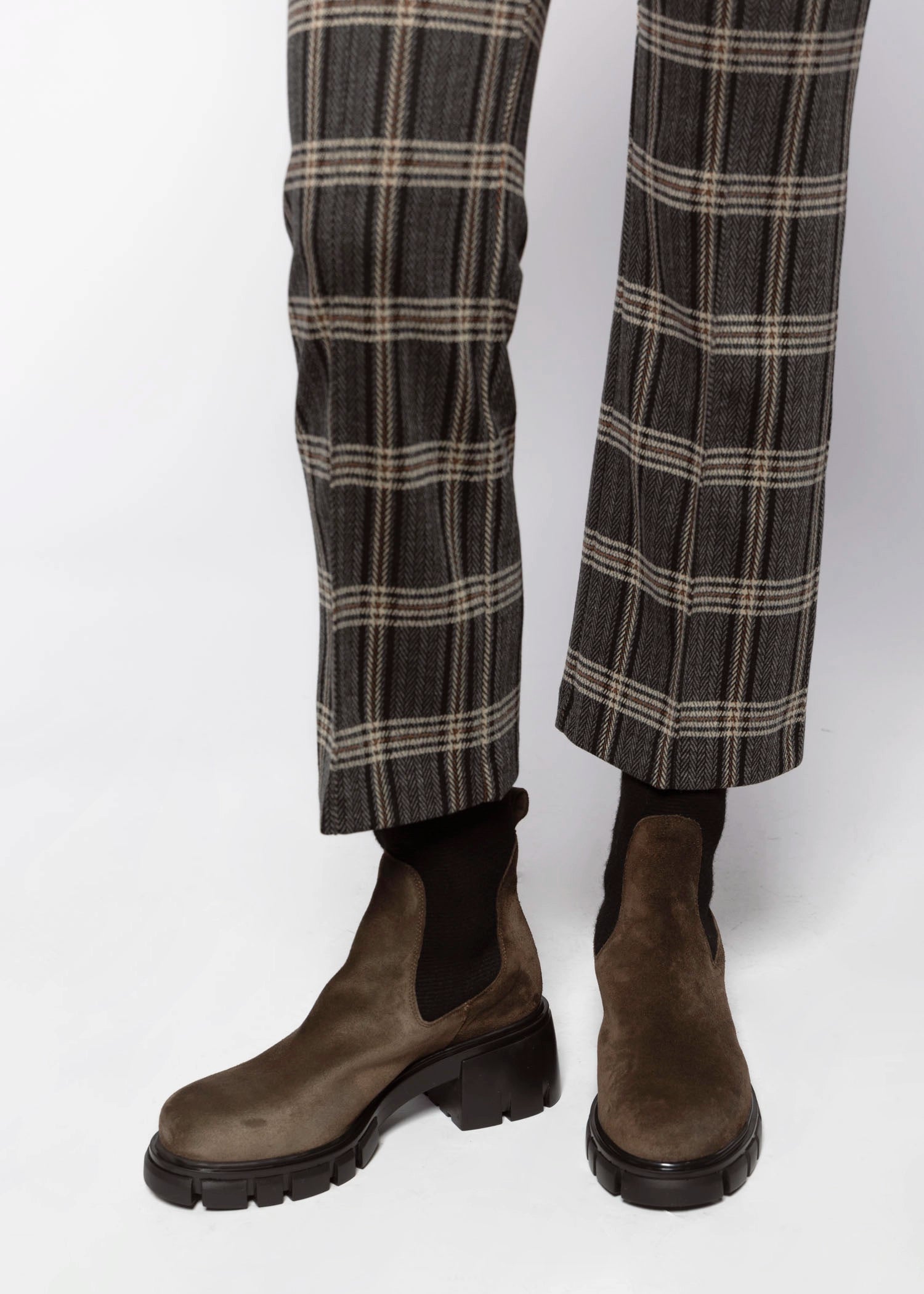 swatch_Chocolate Suede lug sole chelsea boot