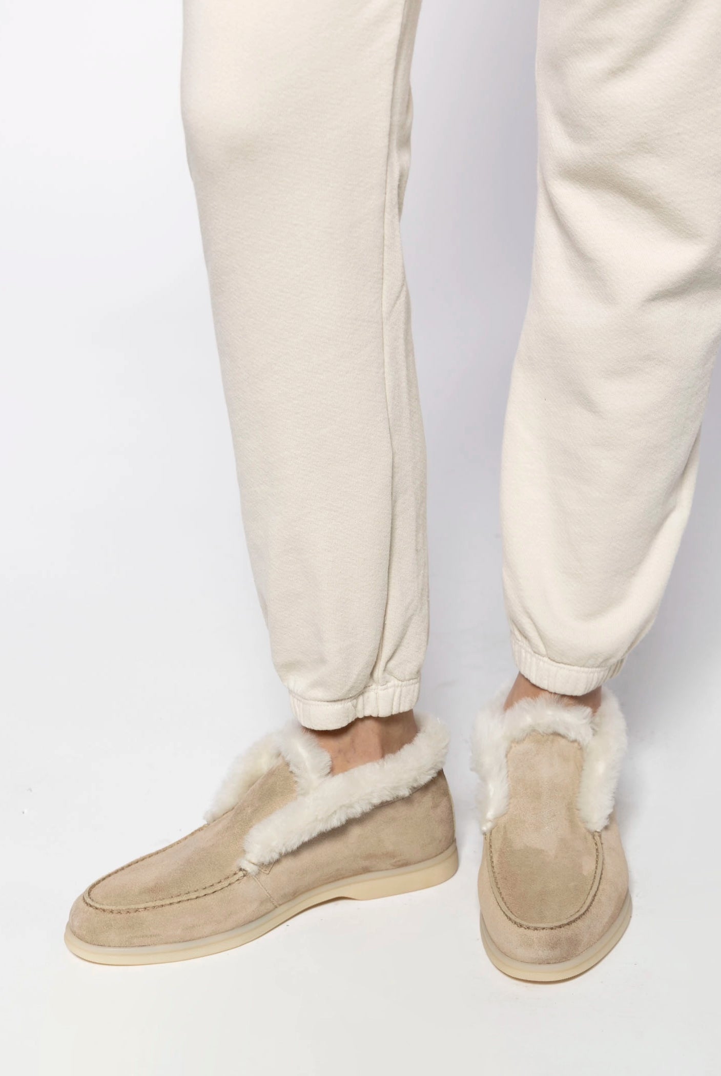 swatch_Sand Suede shearling lined bootie