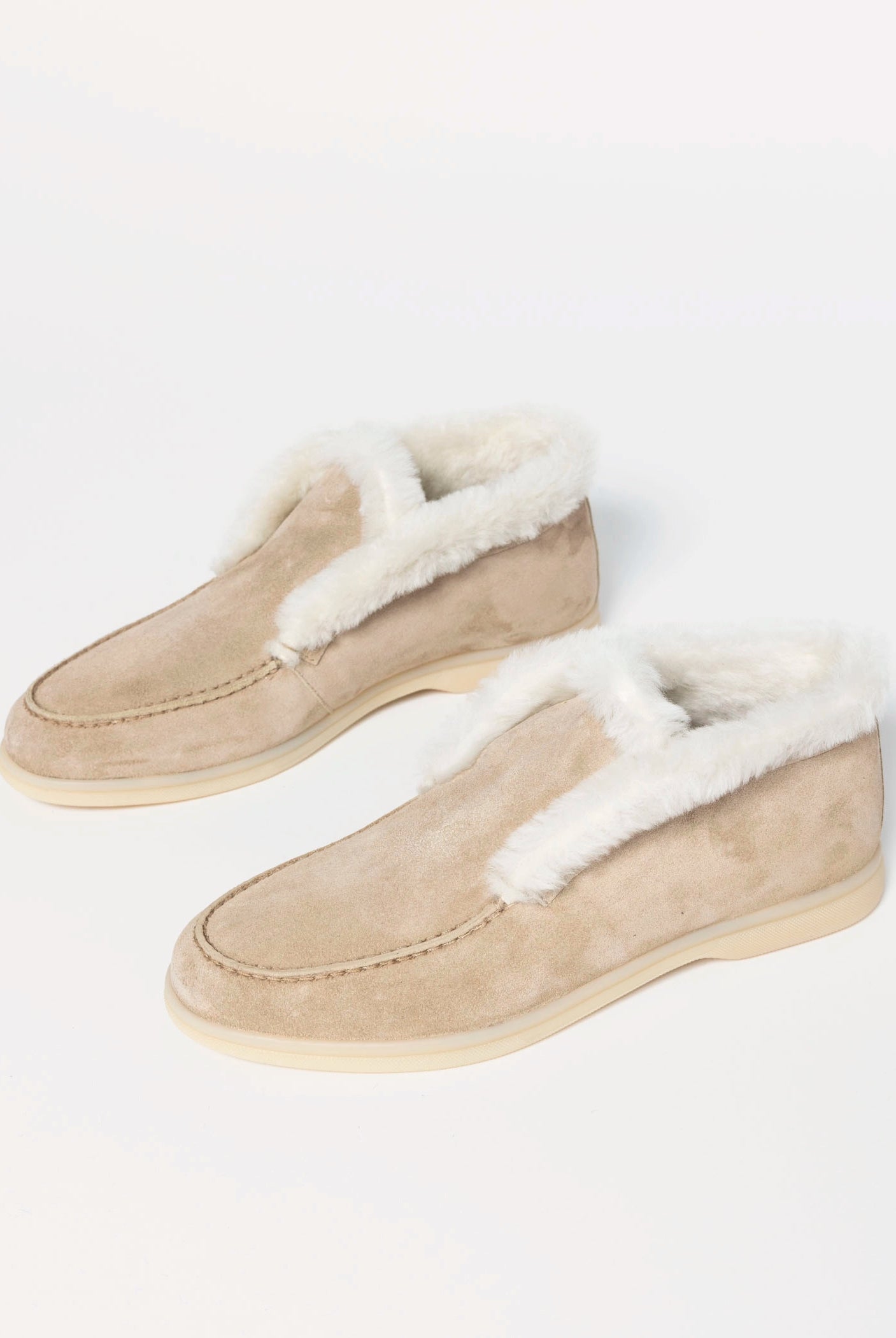 swatch_Sand Suede shearling lined bootie
