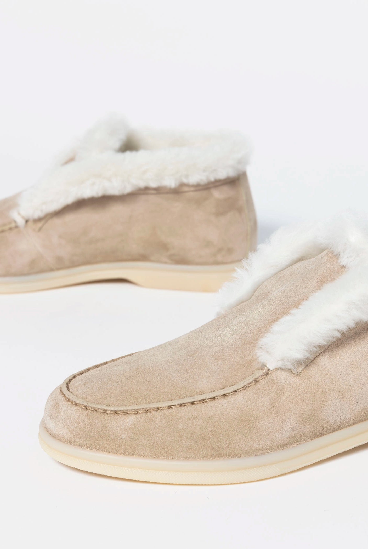 swatch_Sand Suede shearling lined bootie