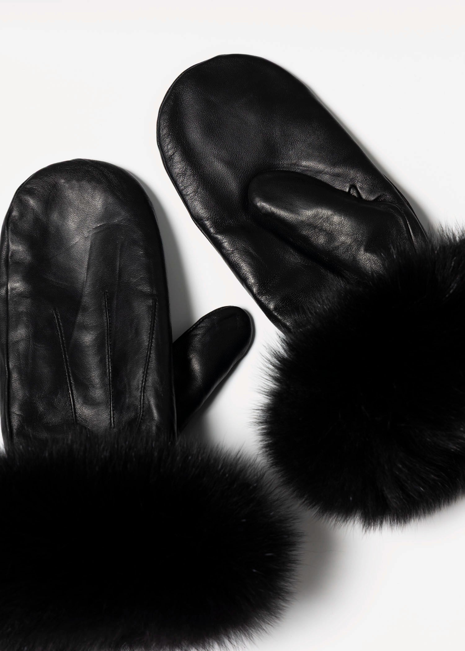 swatch_Black leather and fur mittens