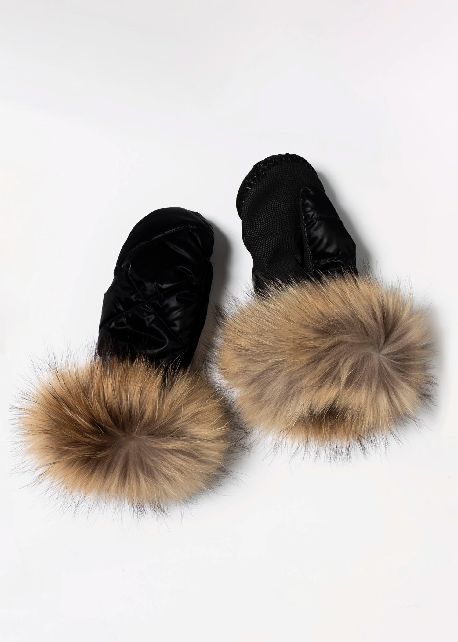 swatch_Black nylon and fur puffer gloves