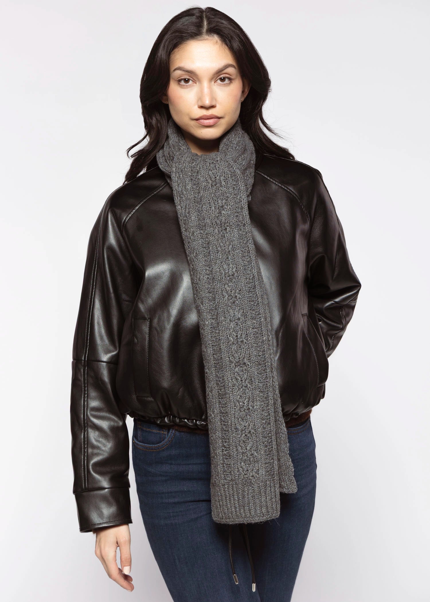 swatch_Charcoal cable knit scarf