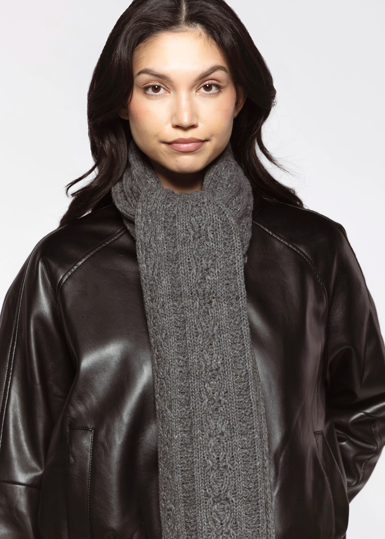 swatch_Charcoal cable knit scarf