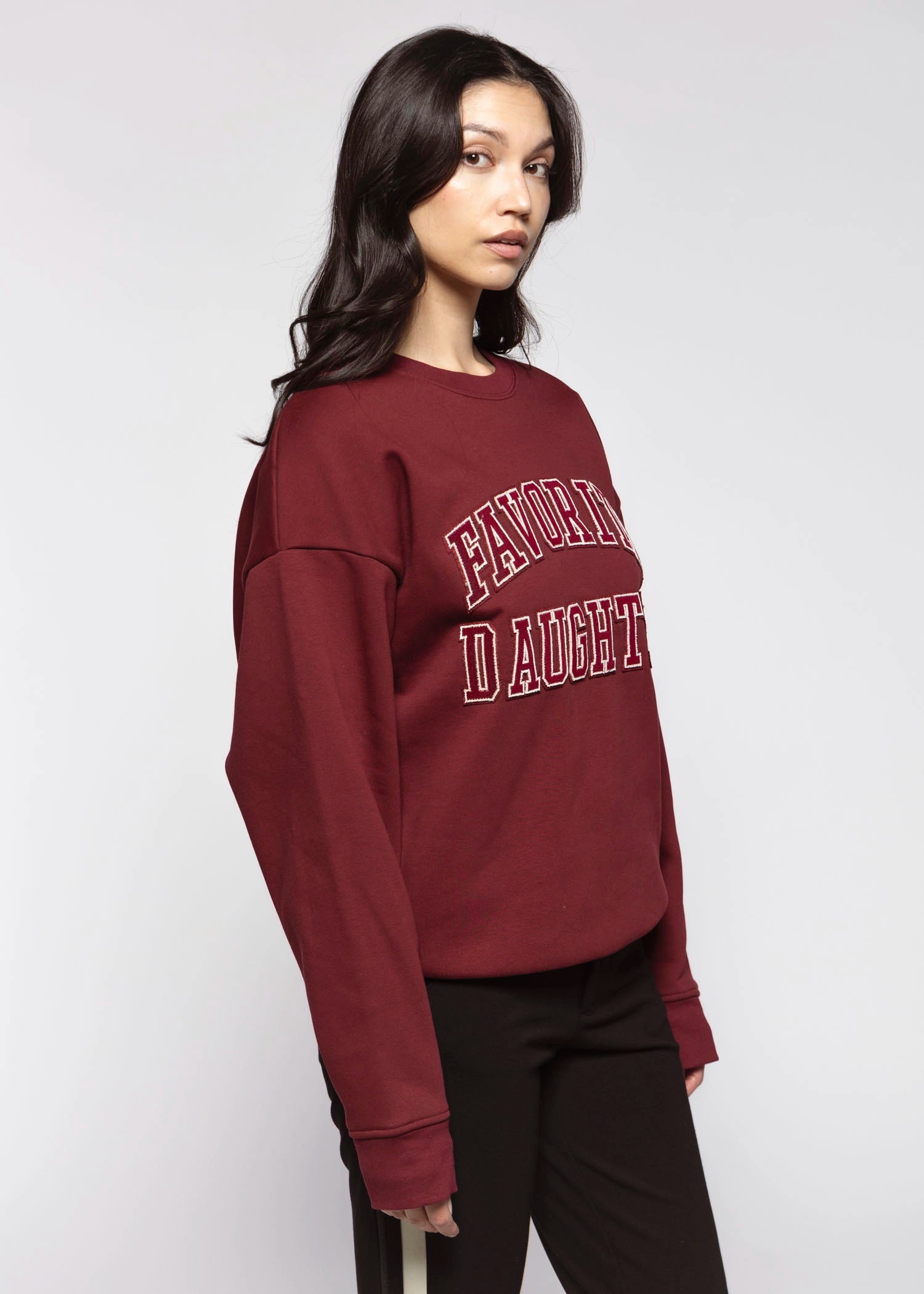 swatch_Vino/Stone collegiate embroidery sweatshirt