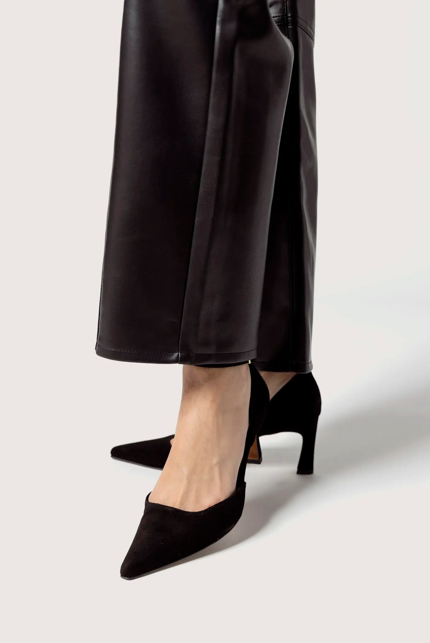 swatch_black suede halle dress pump heels