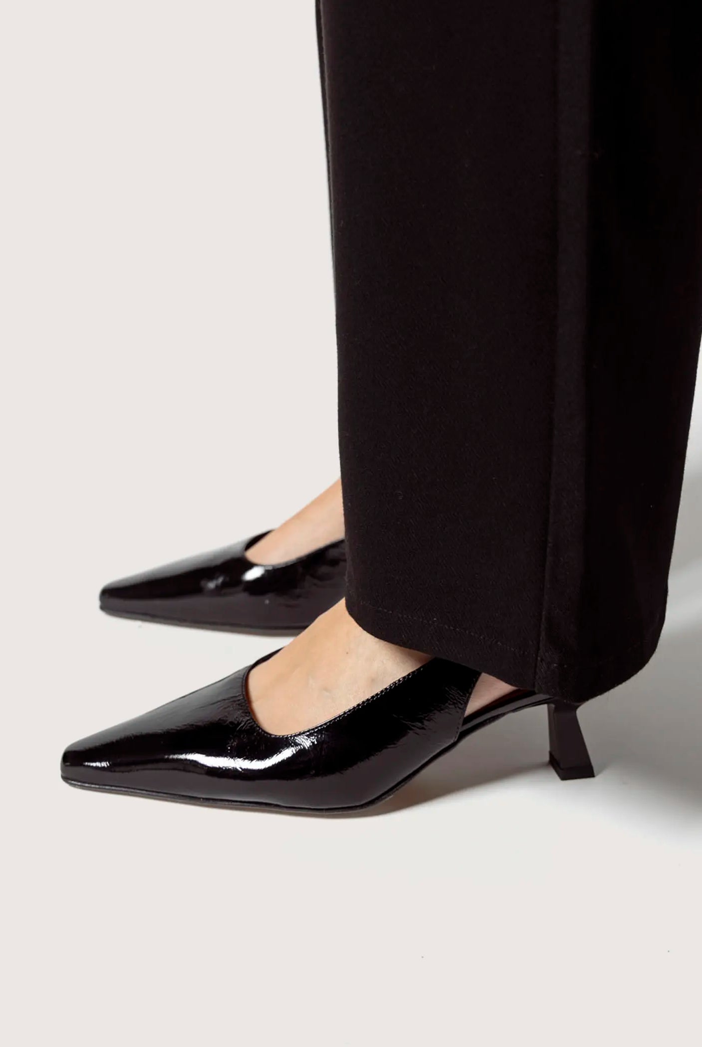 swatch_black patent slingback pump heels
