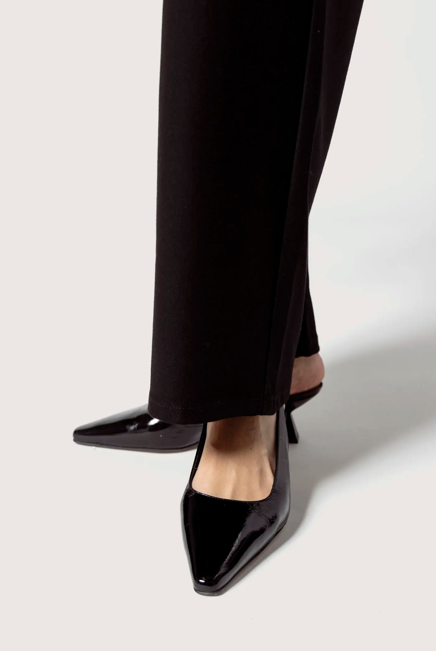 swatch_black patent slingback pump heels