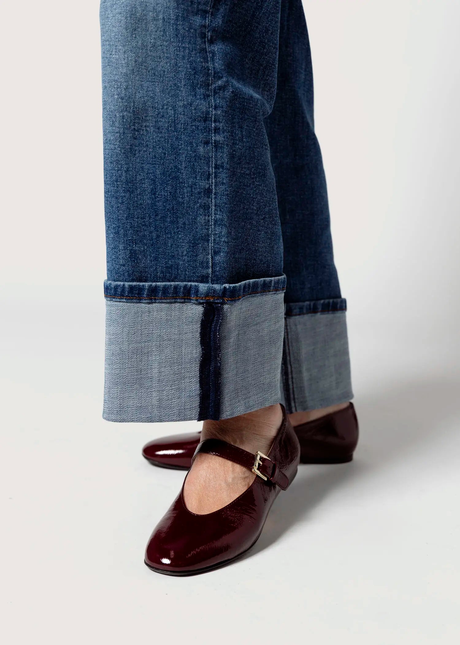 swatch_cherry patent leather mary jane flat shoes