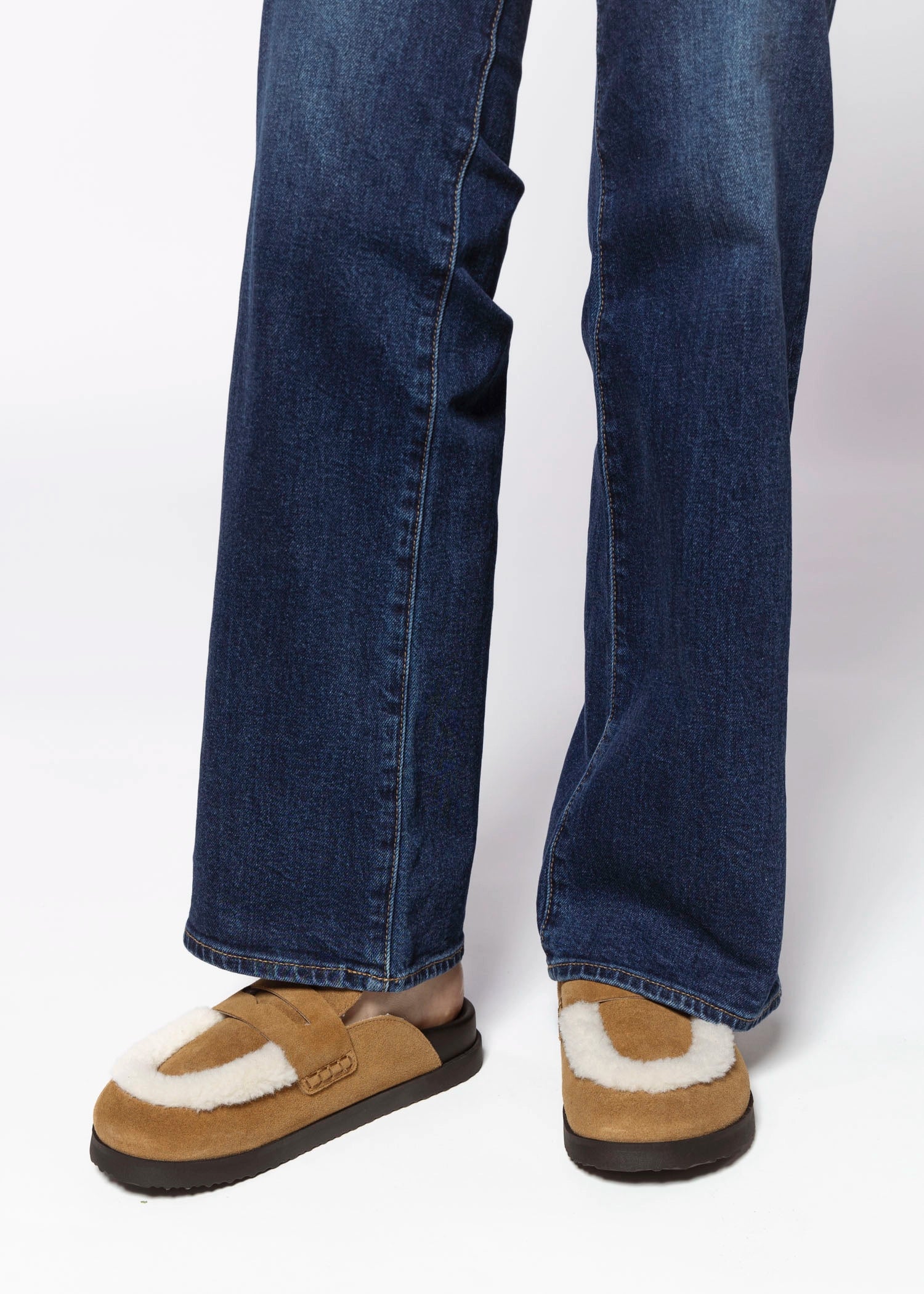 swatch_Chestnut tomlin suede mule