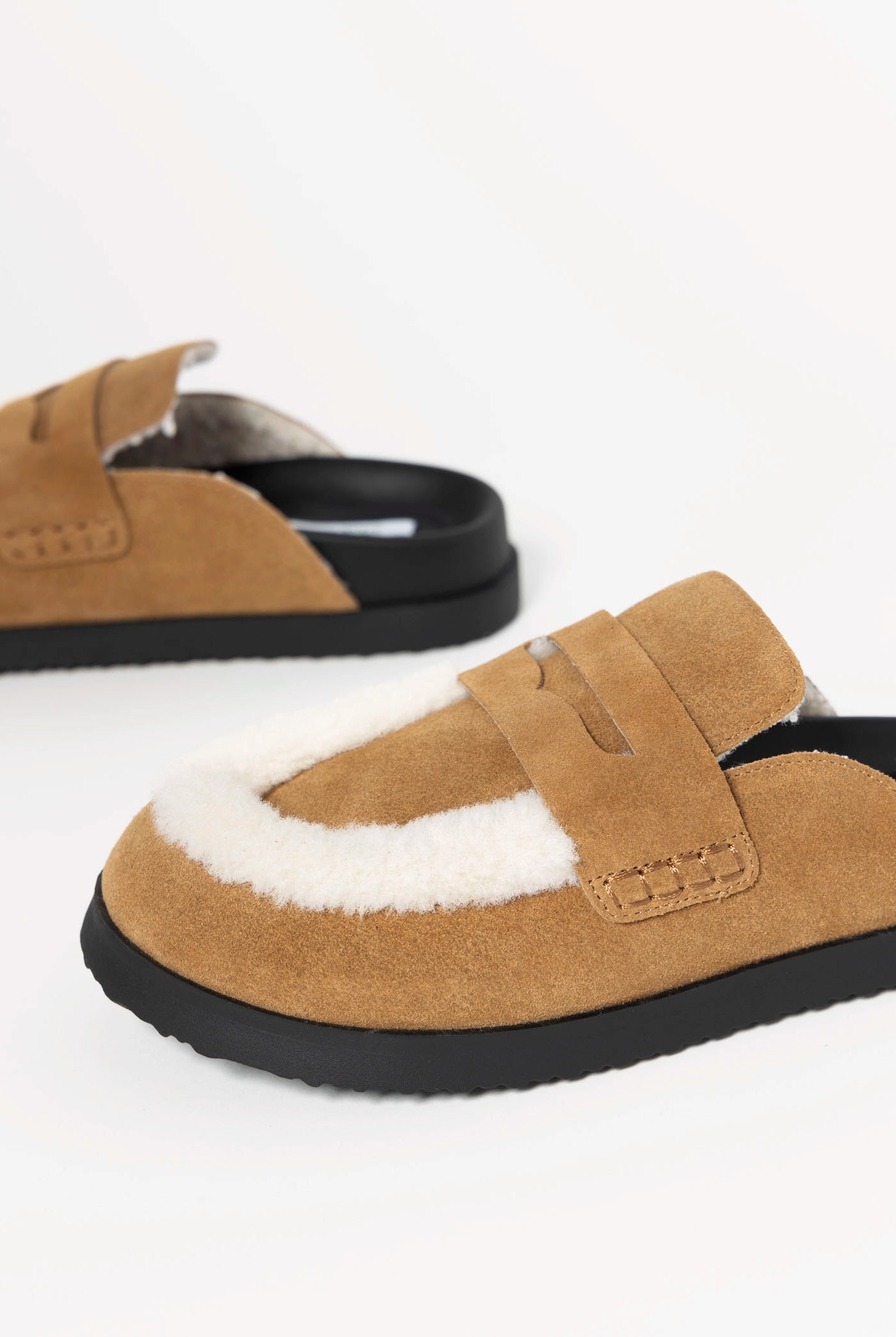 swatch_Chestnut tomlin suede mule