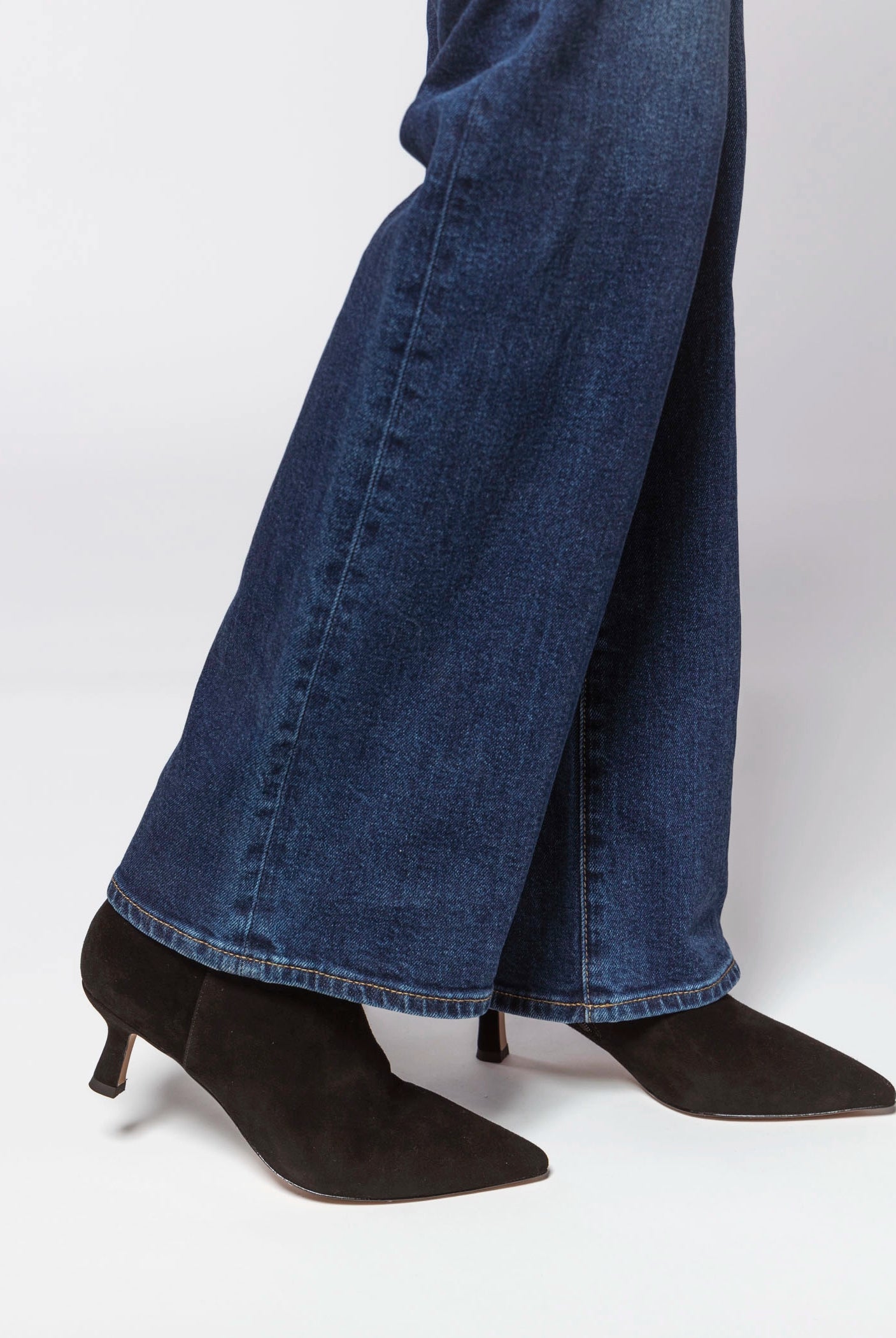 swatch_Black Suede Kiesa bootie