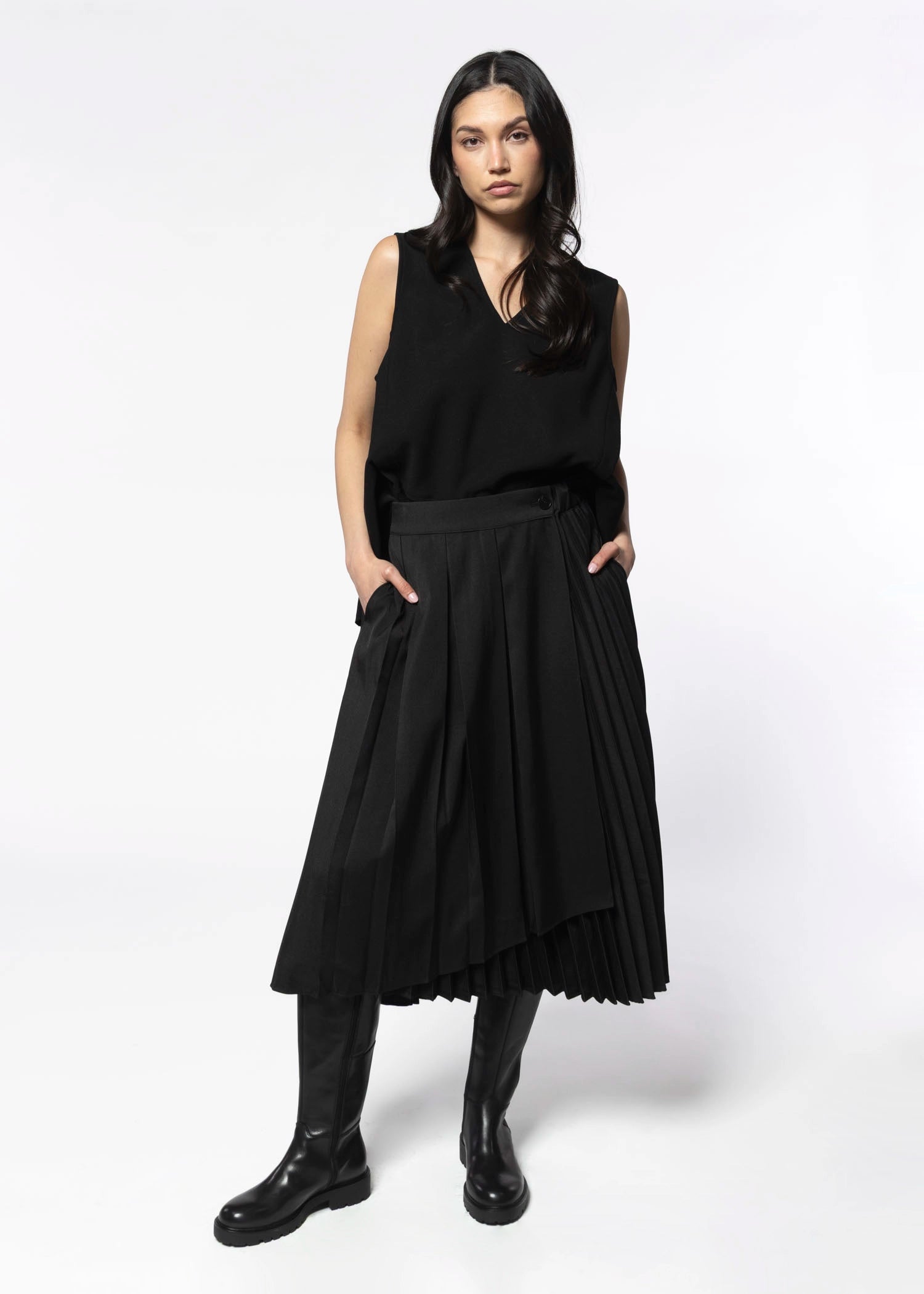 swatch_Black johnnie pleated skirt