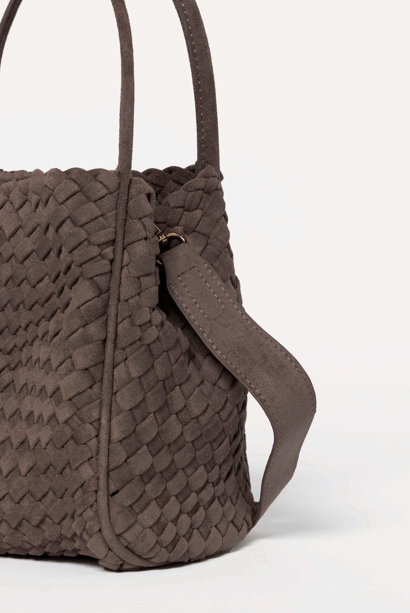 swatch_Brown hollace woven suede bag