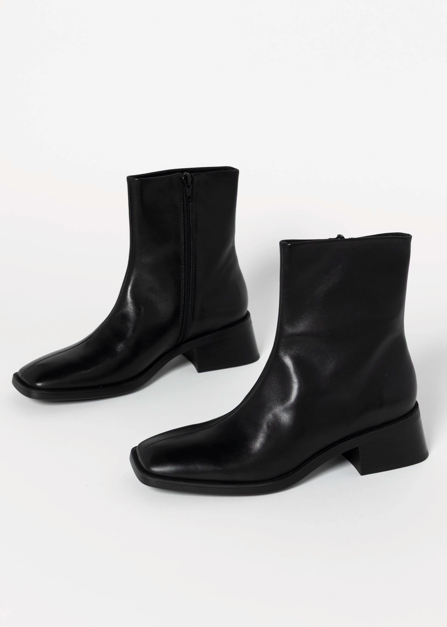 swatch_Black Leather blanca ankle boots