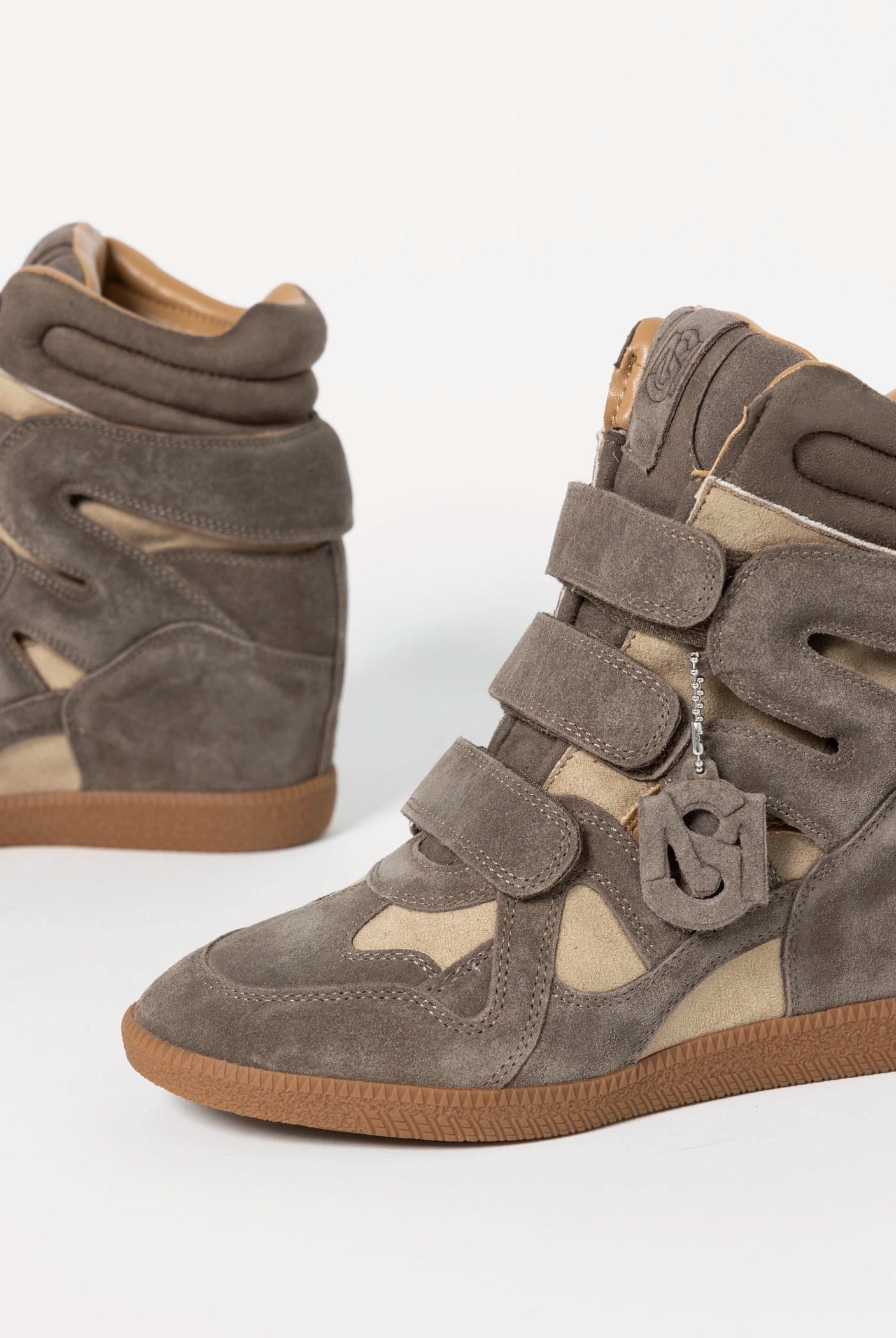 swatch_Taupe Suede mavis sneaker