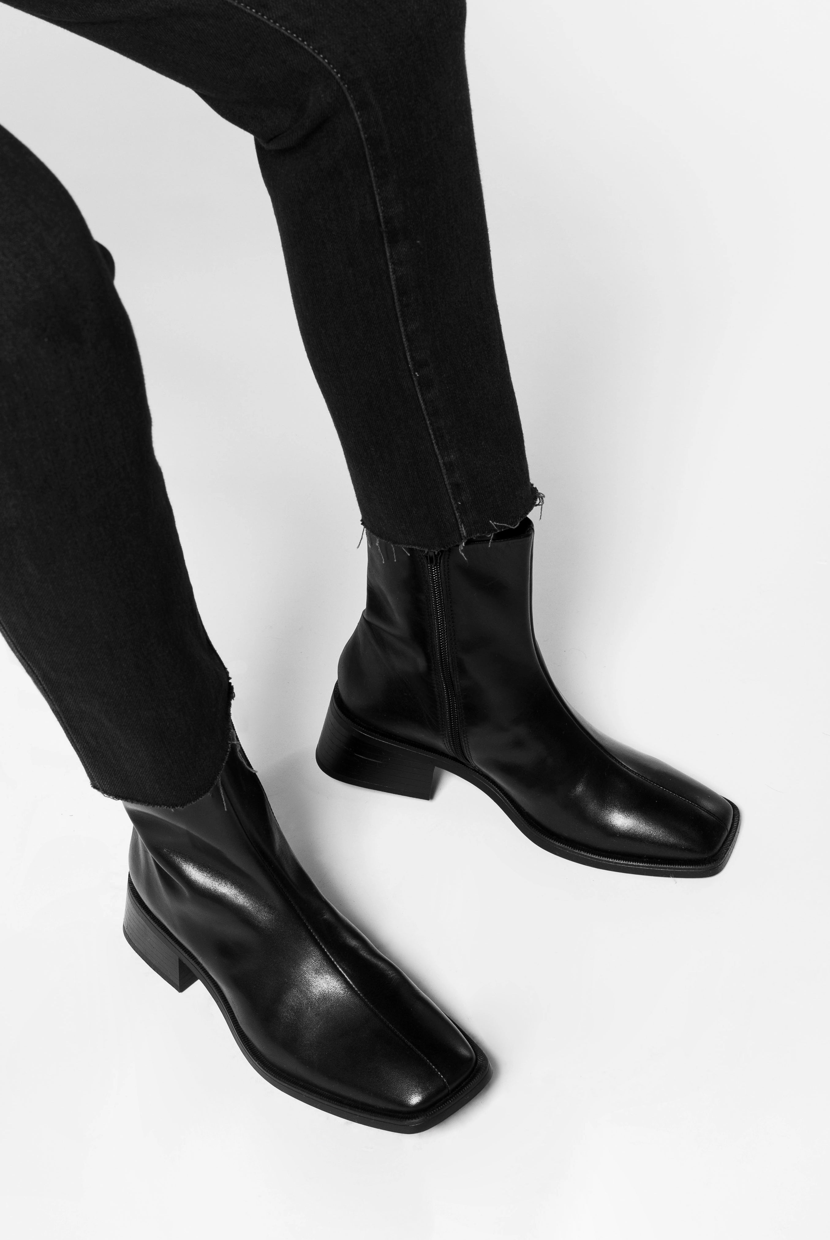 swatch_Black Leather blanca ankle boots
