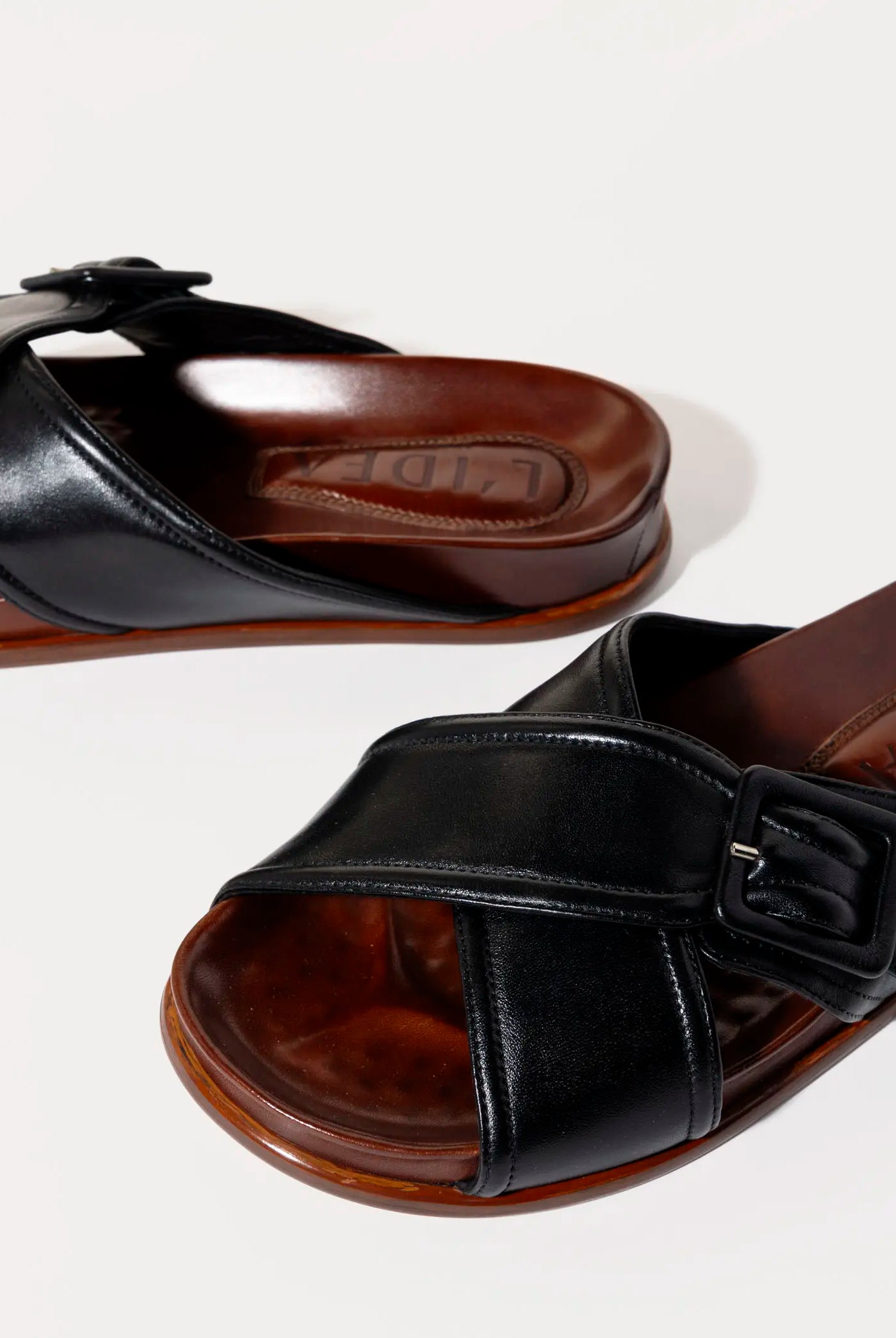 swatch_black leather crossband leather sandal flat sandals