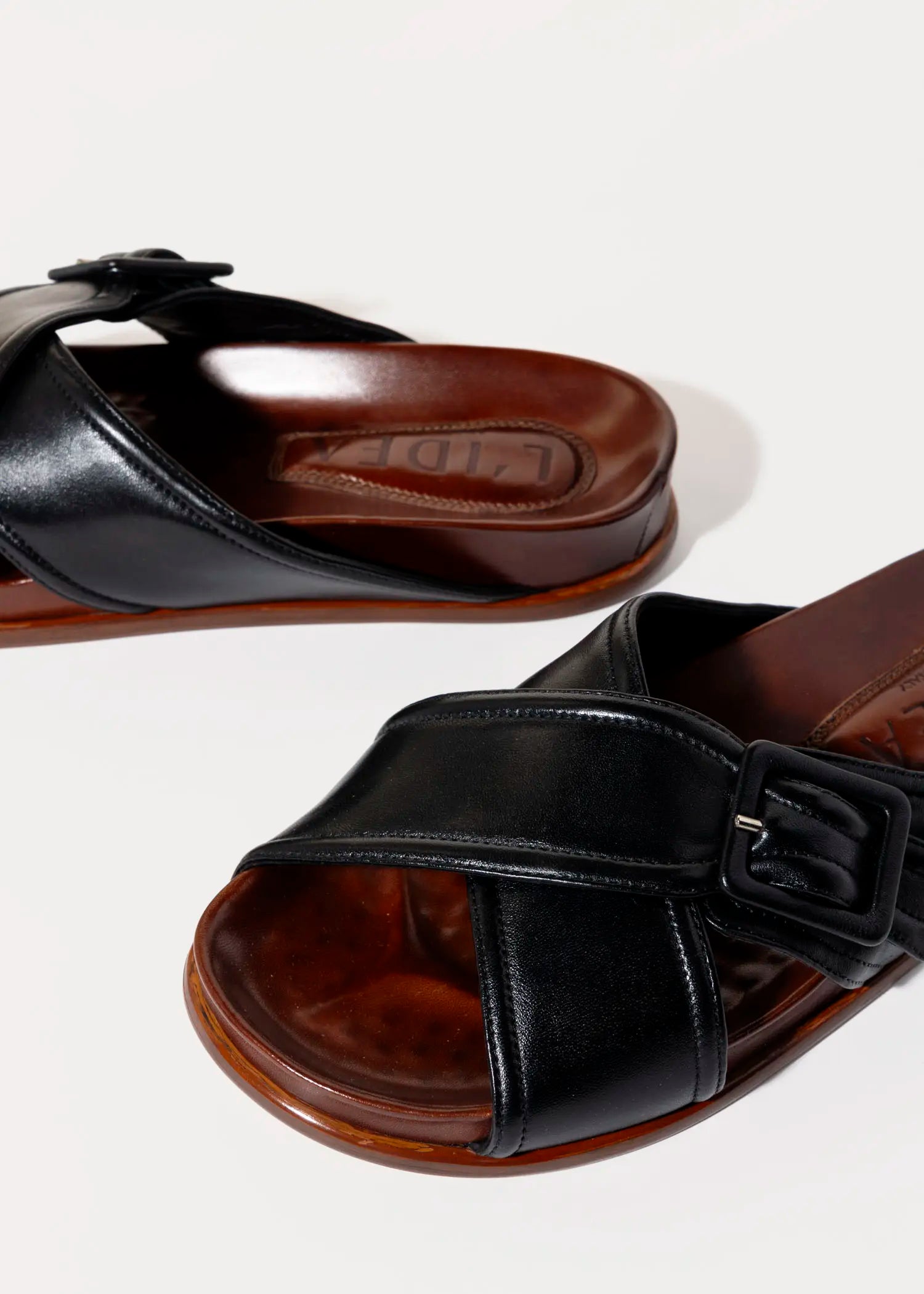 swatch_black leather crossband leather sandal flat sandals